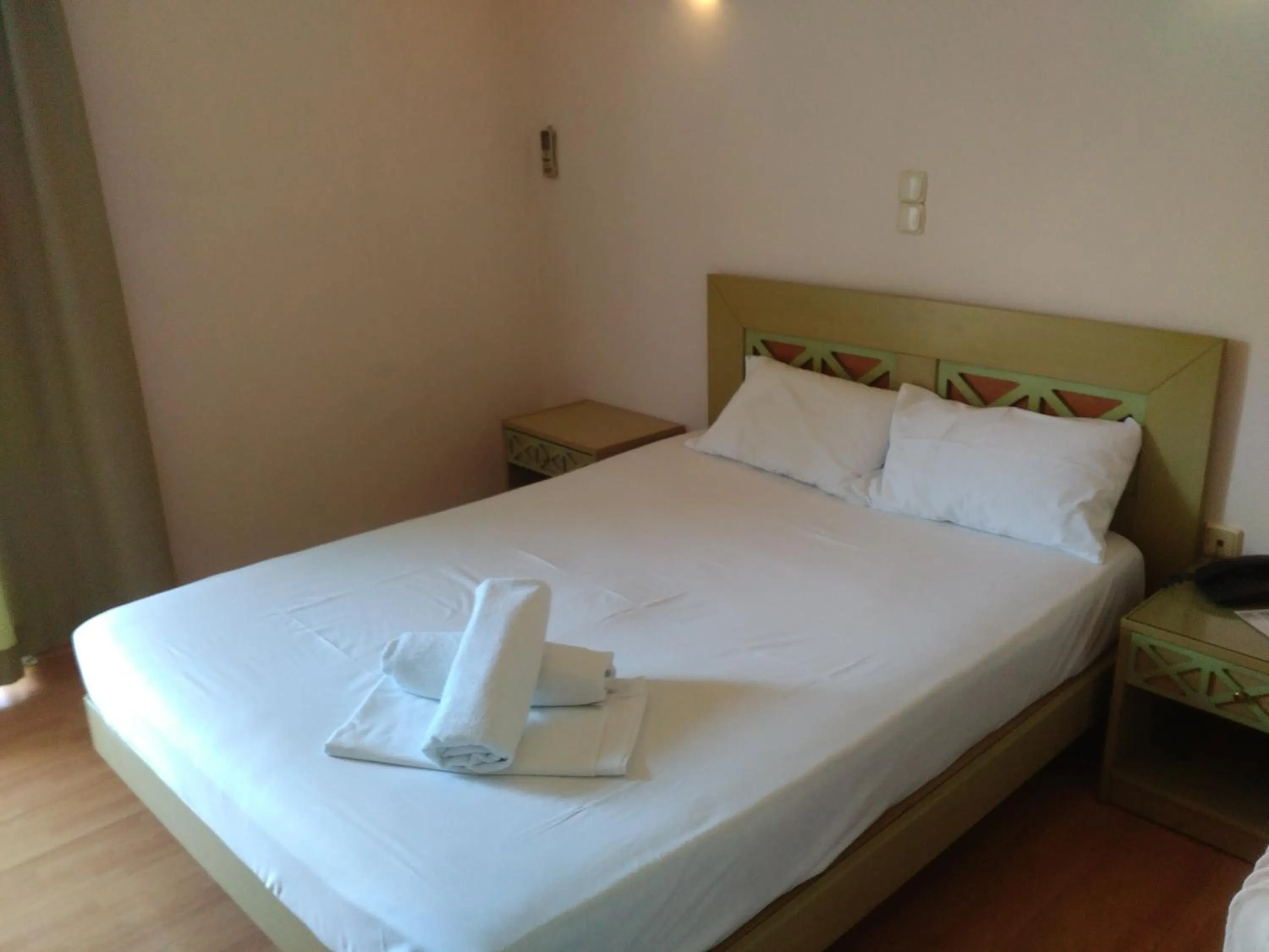 Bedroom, Bed in Glaros