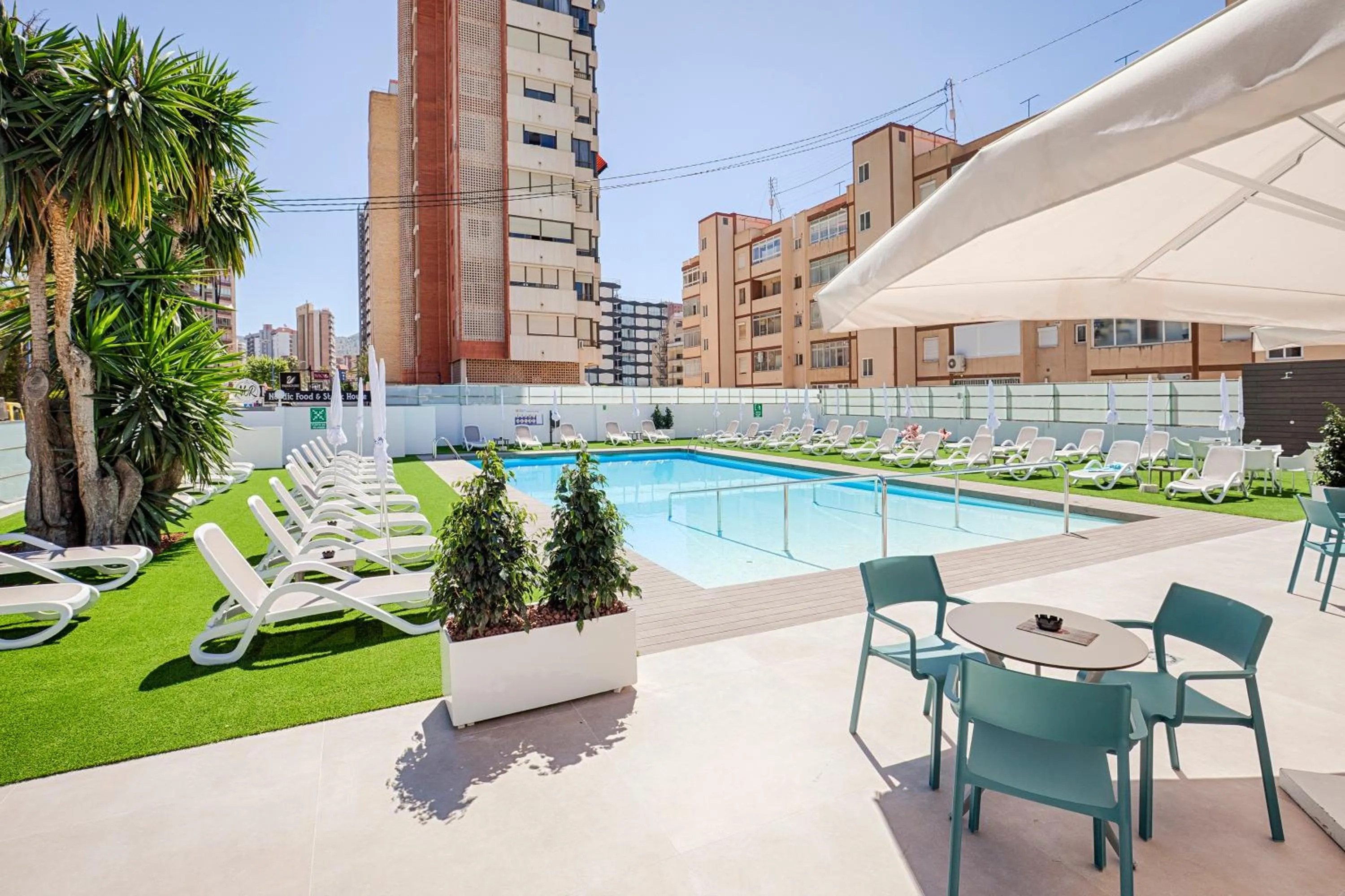 Swimming pool in Benidorm Centre - Adults Only