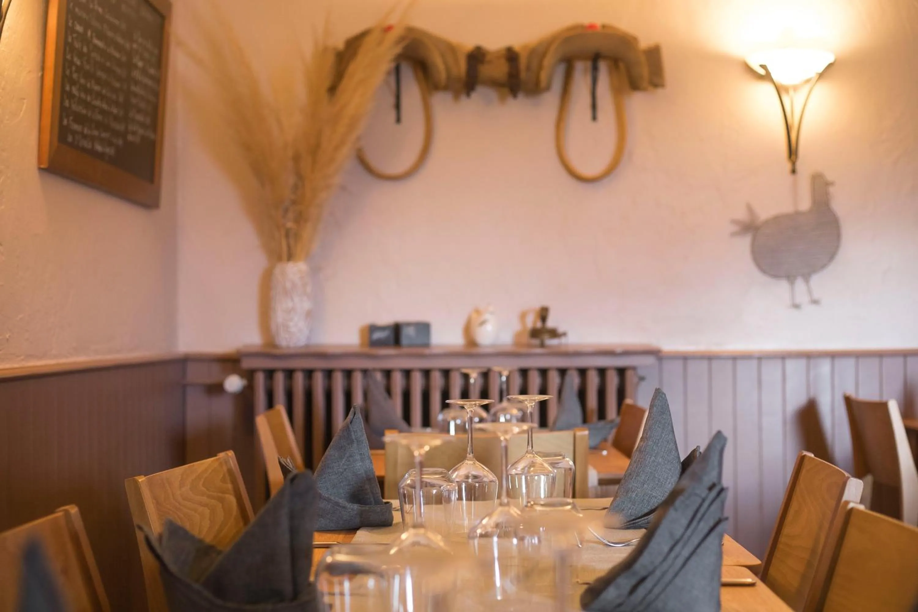 Restaurant/places to eat in Auberge Le Cabaliros
