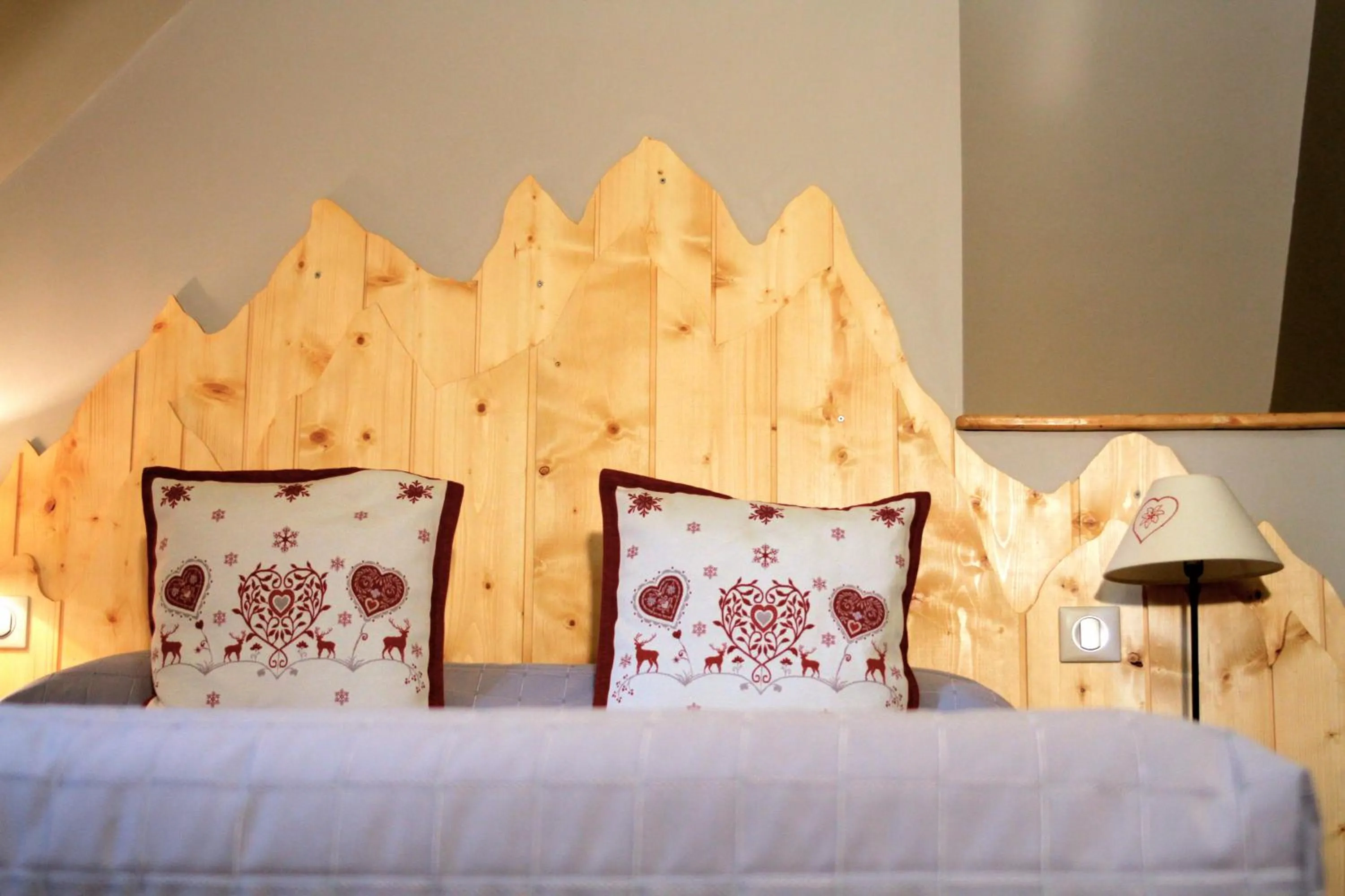 Decorative detail, Bed in Auberge Le Cabaliros