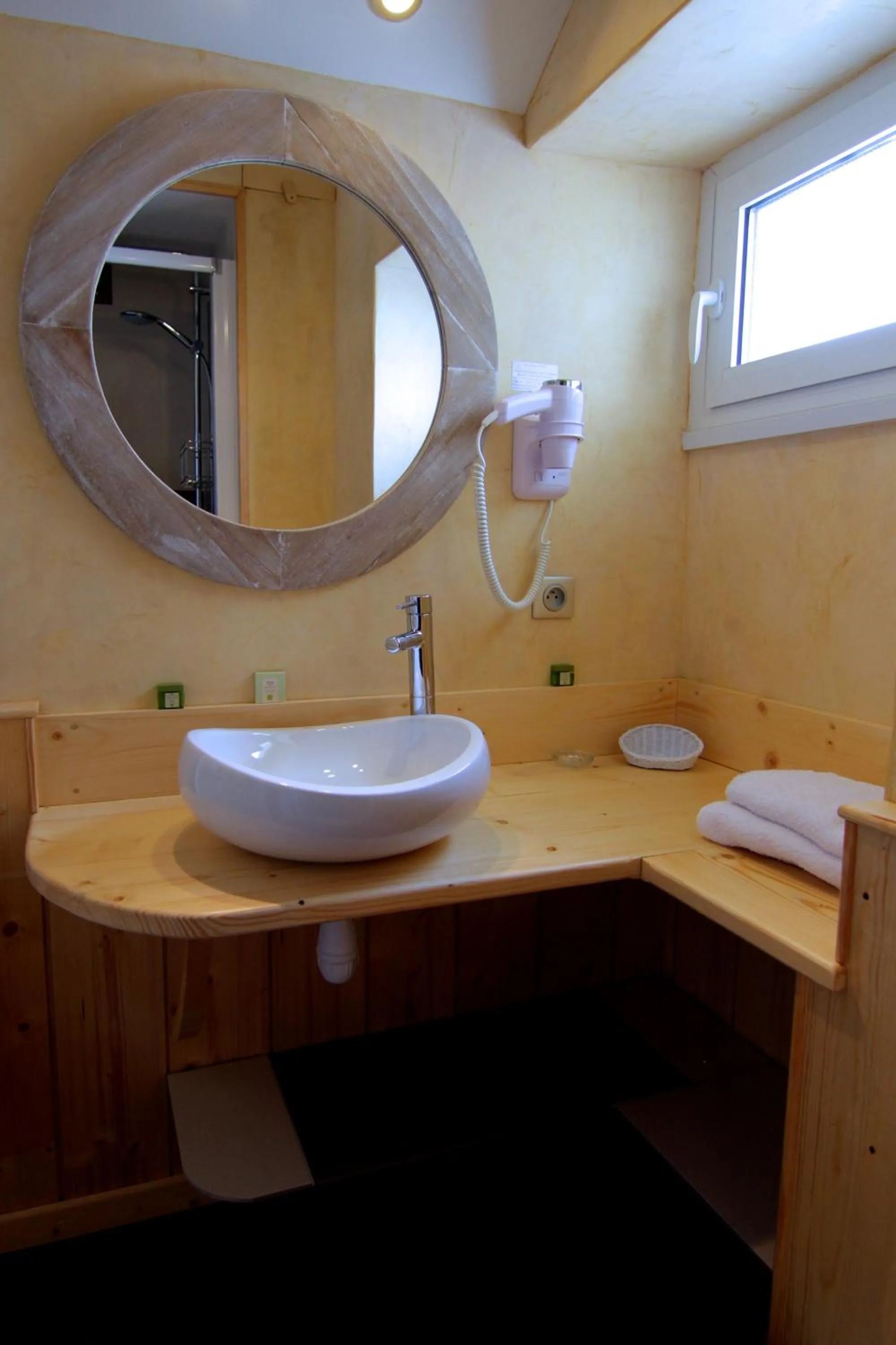 Bathroom in Auberge Le Cabaliros