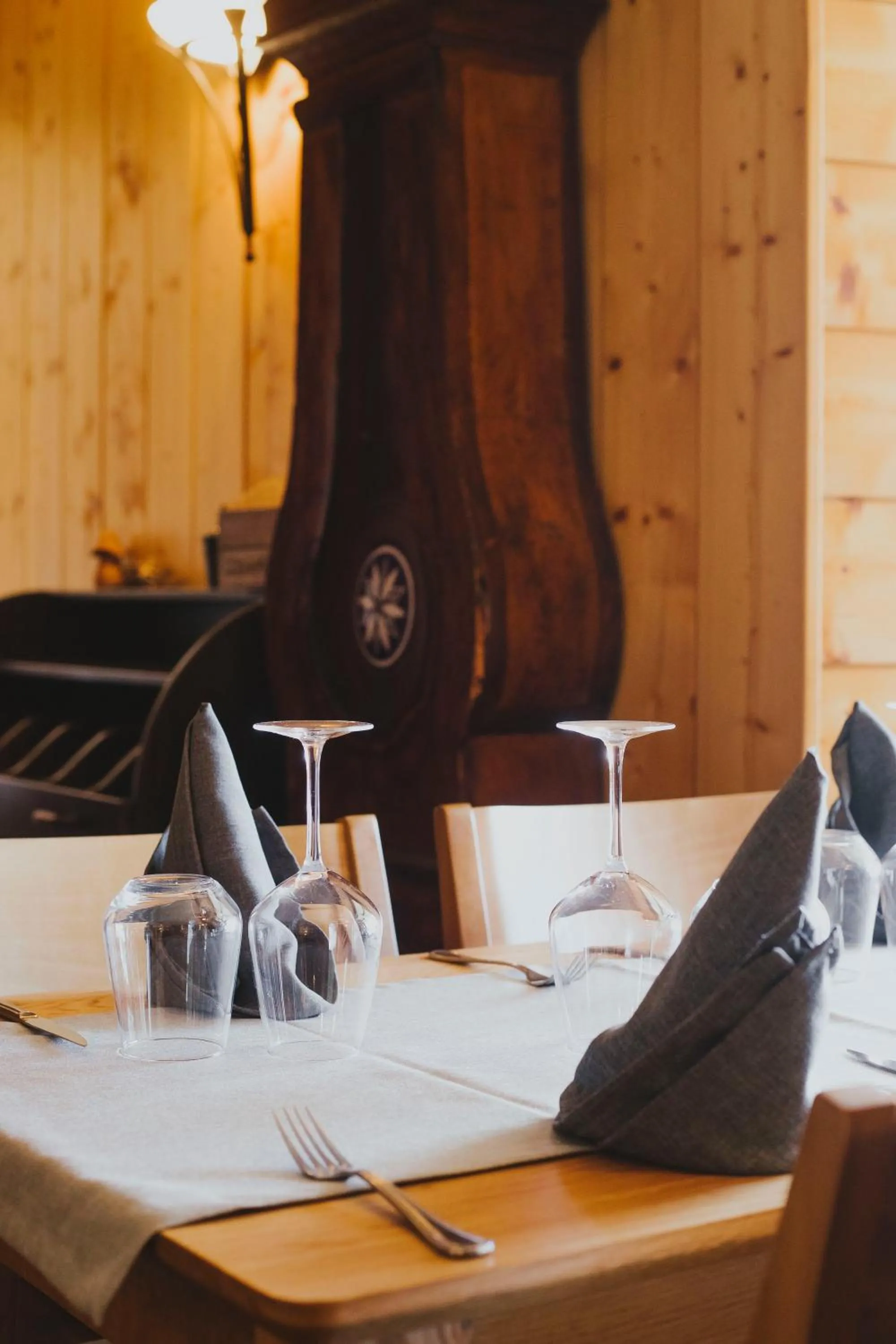 Restaurant/places to eat in Auberge Le Cabaliros