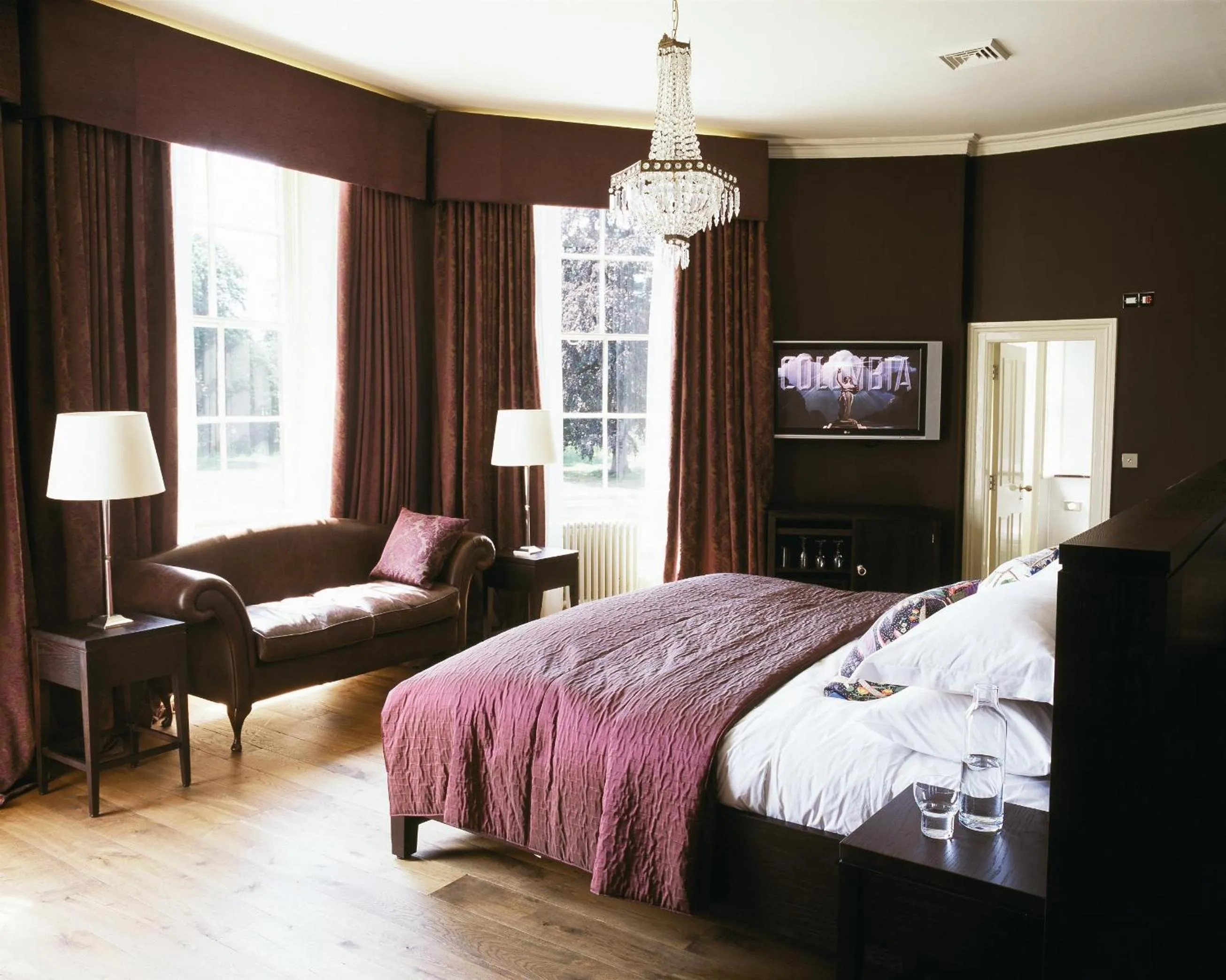 Photo of the whole room, Bed in Stoke Place- Part of the Cairn Collection