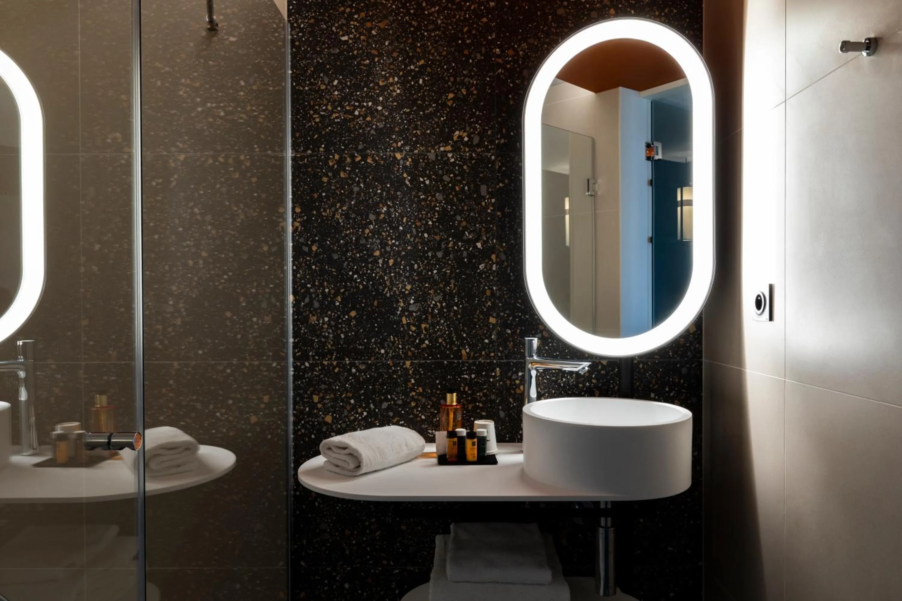 Bathroom in Hôtel & Spa Oceania Le Conti