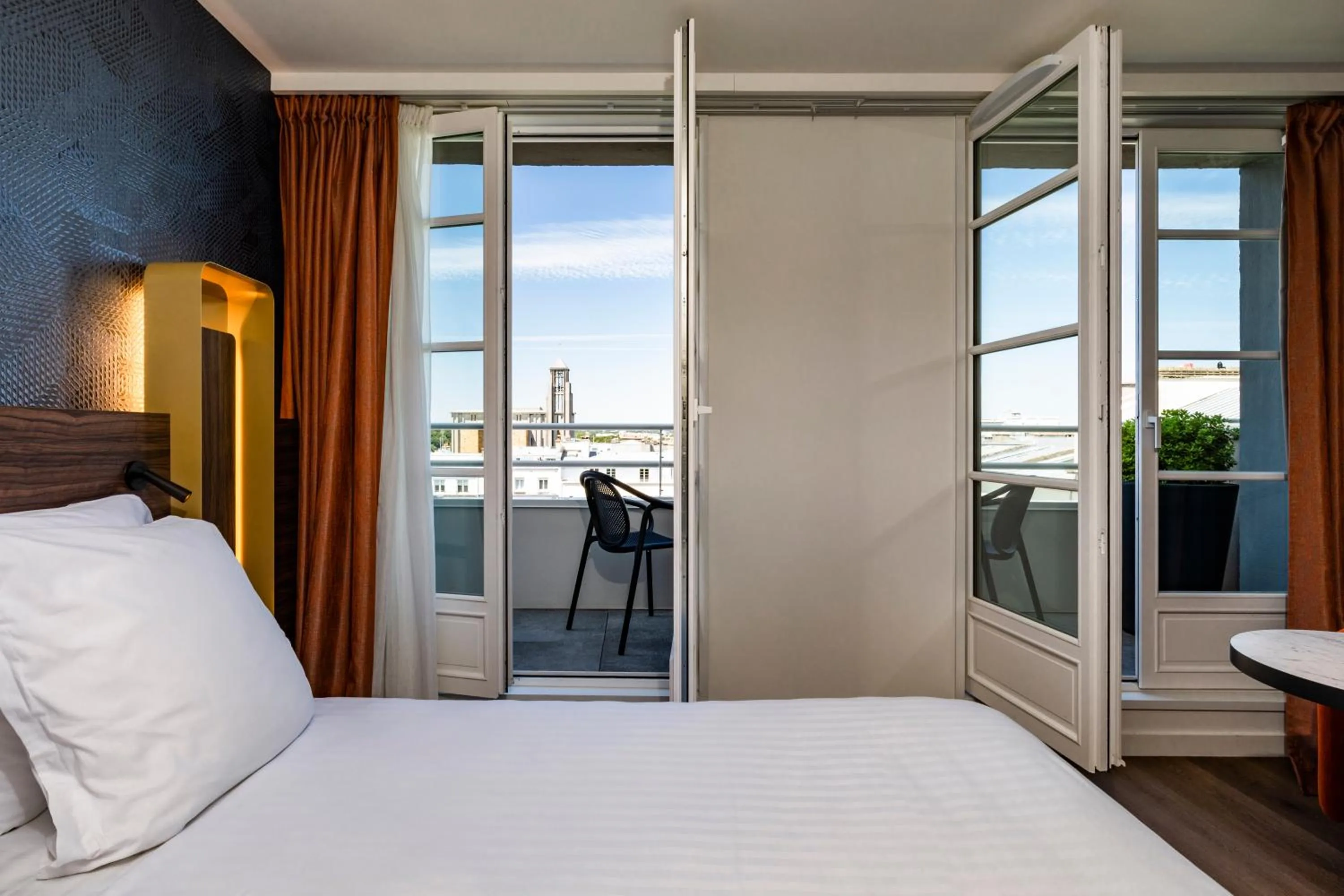 Bedroom, Bed in Hôtel & Spa Oceania Le Conti