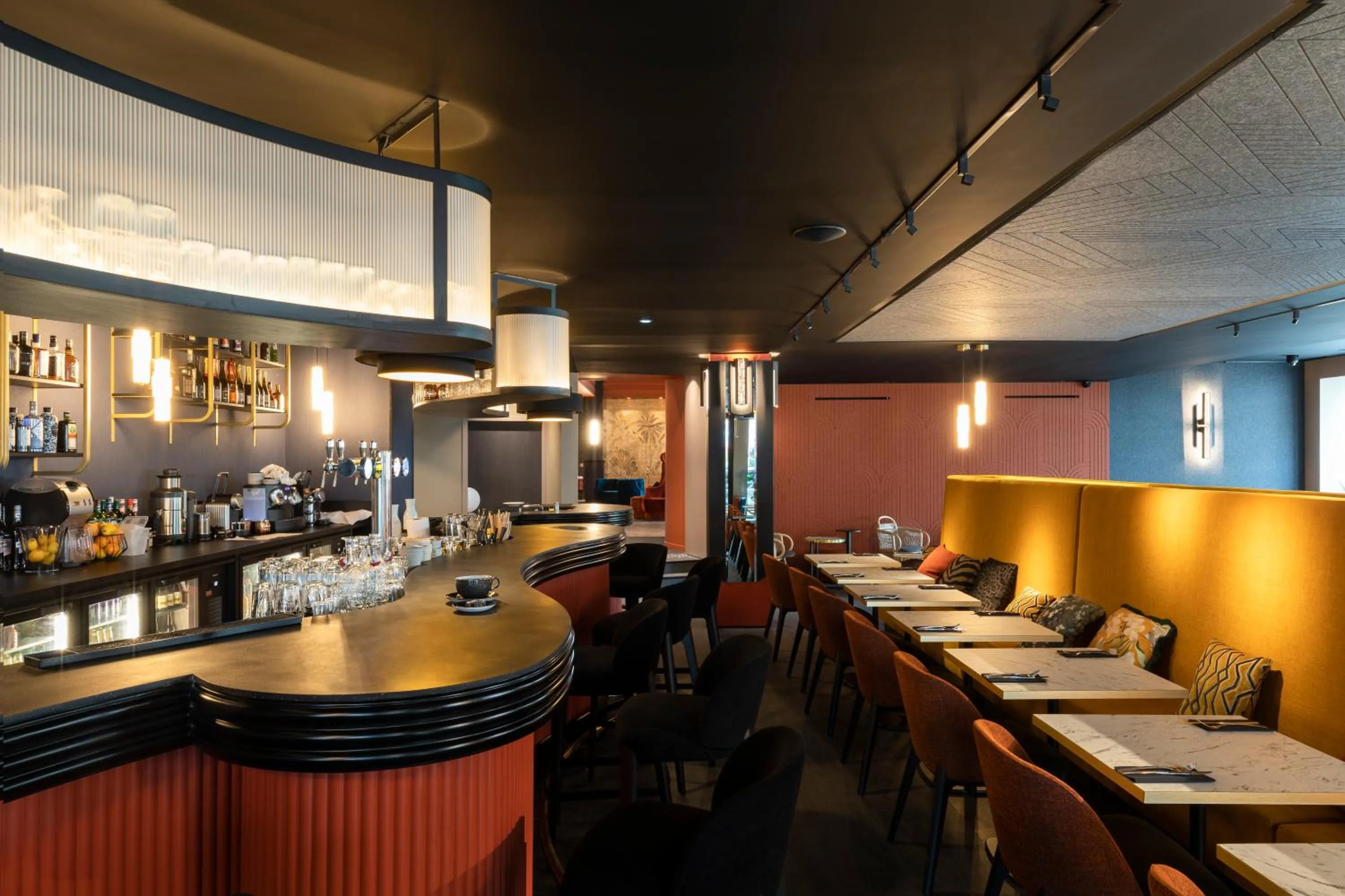 Lounge or bar in Hôtel & Spa Oceania Le Conti