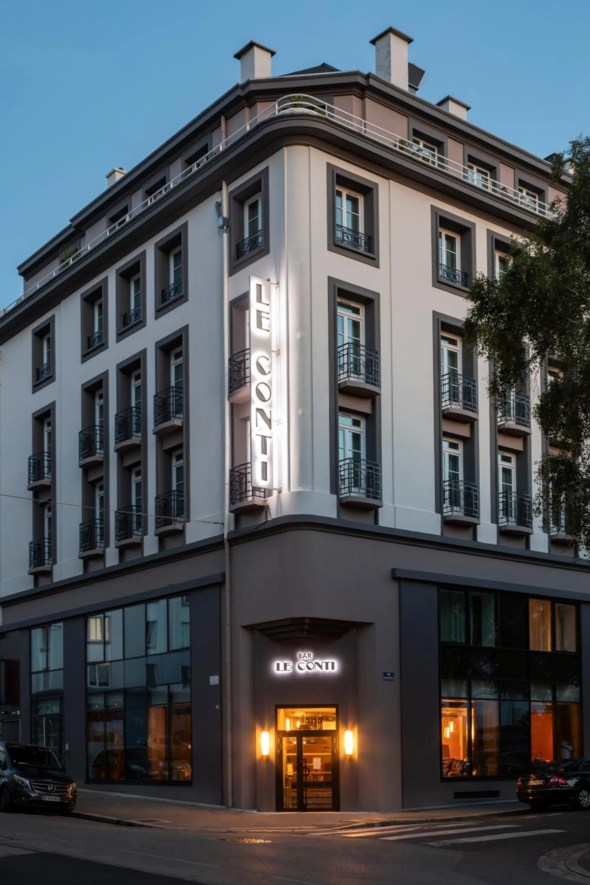 Property building in Hôtel & Spa Oceania Le Conti