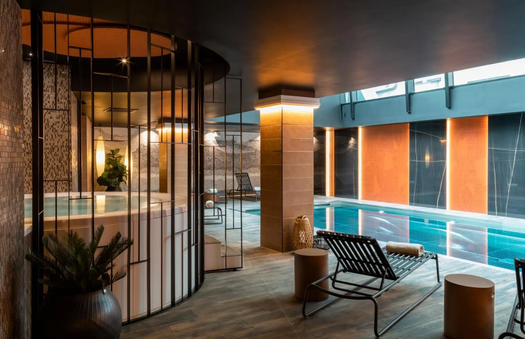 Swimming pool in Hôtel & Spa Oceania Le Conti