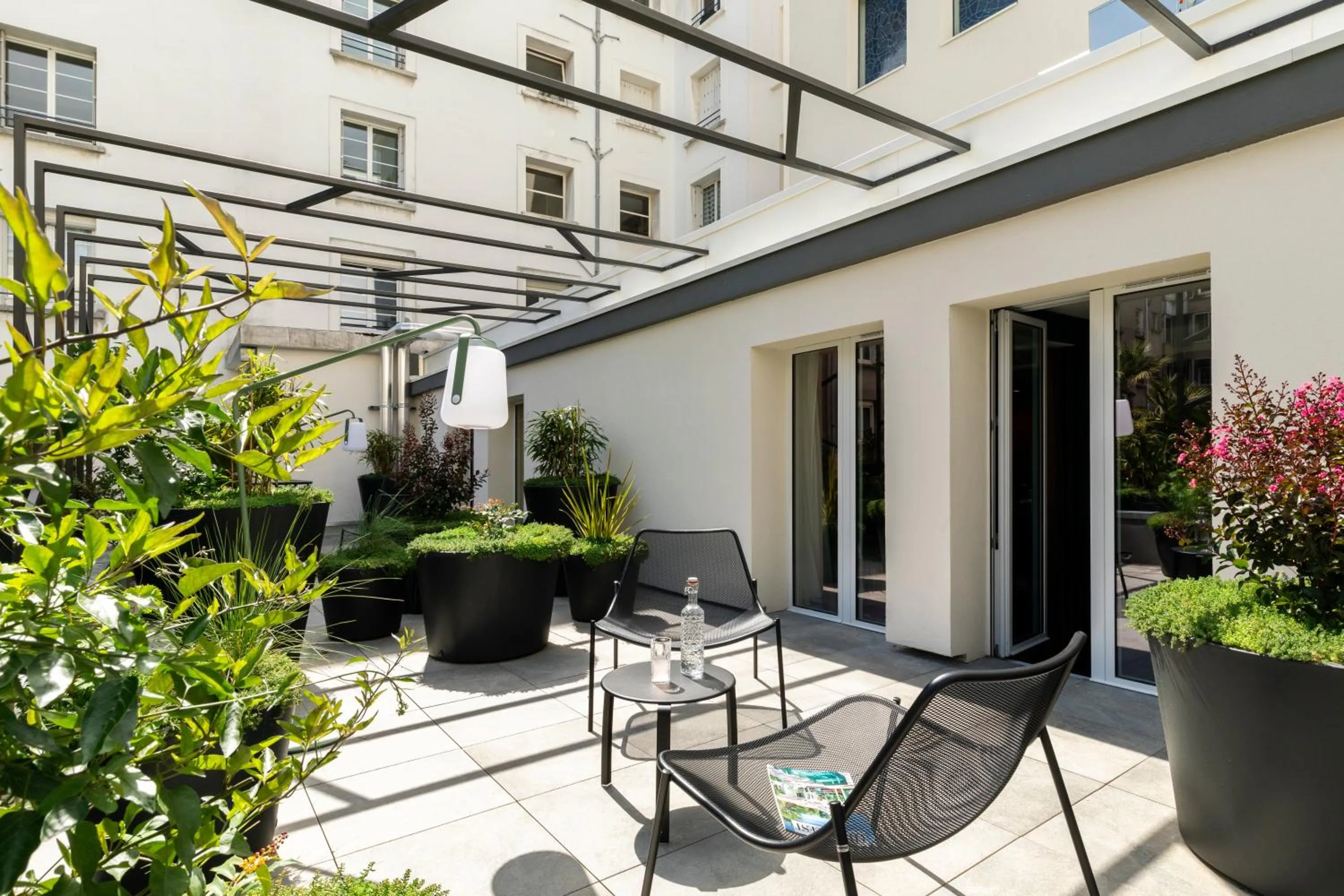 Patio in Hôtel & Spa Oceania Le Conti