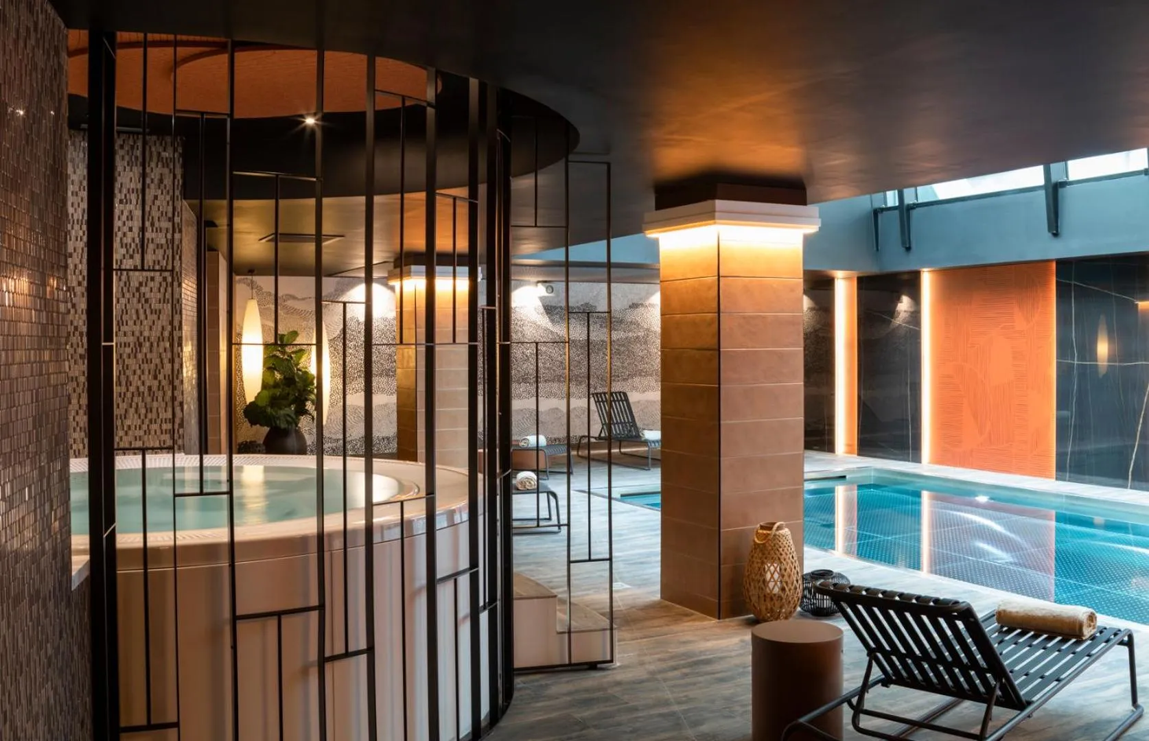 Swimming pool in Hôtel & Spa Oceania Le Conti