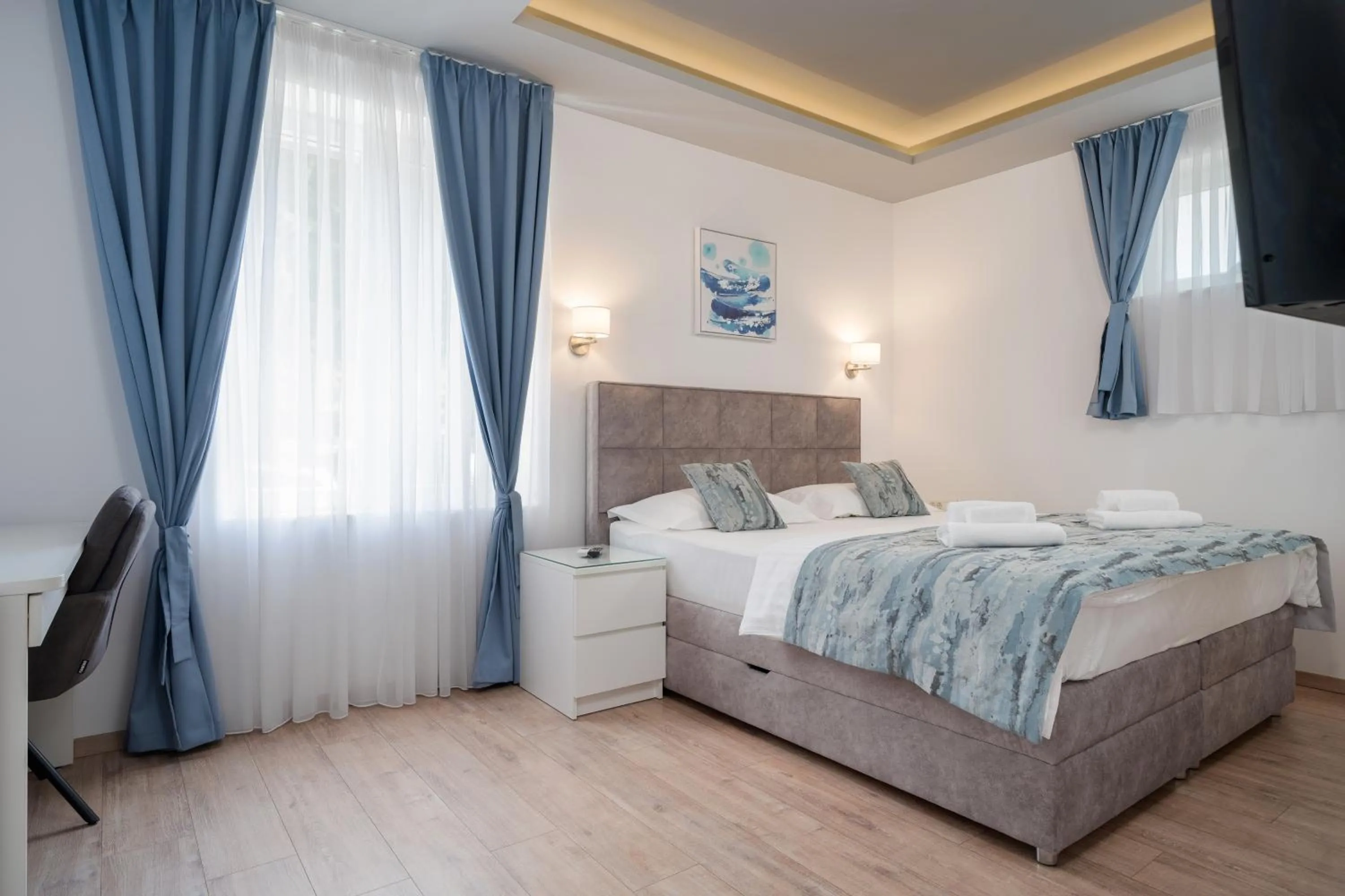 Bed in Luxury Rooms Floramye