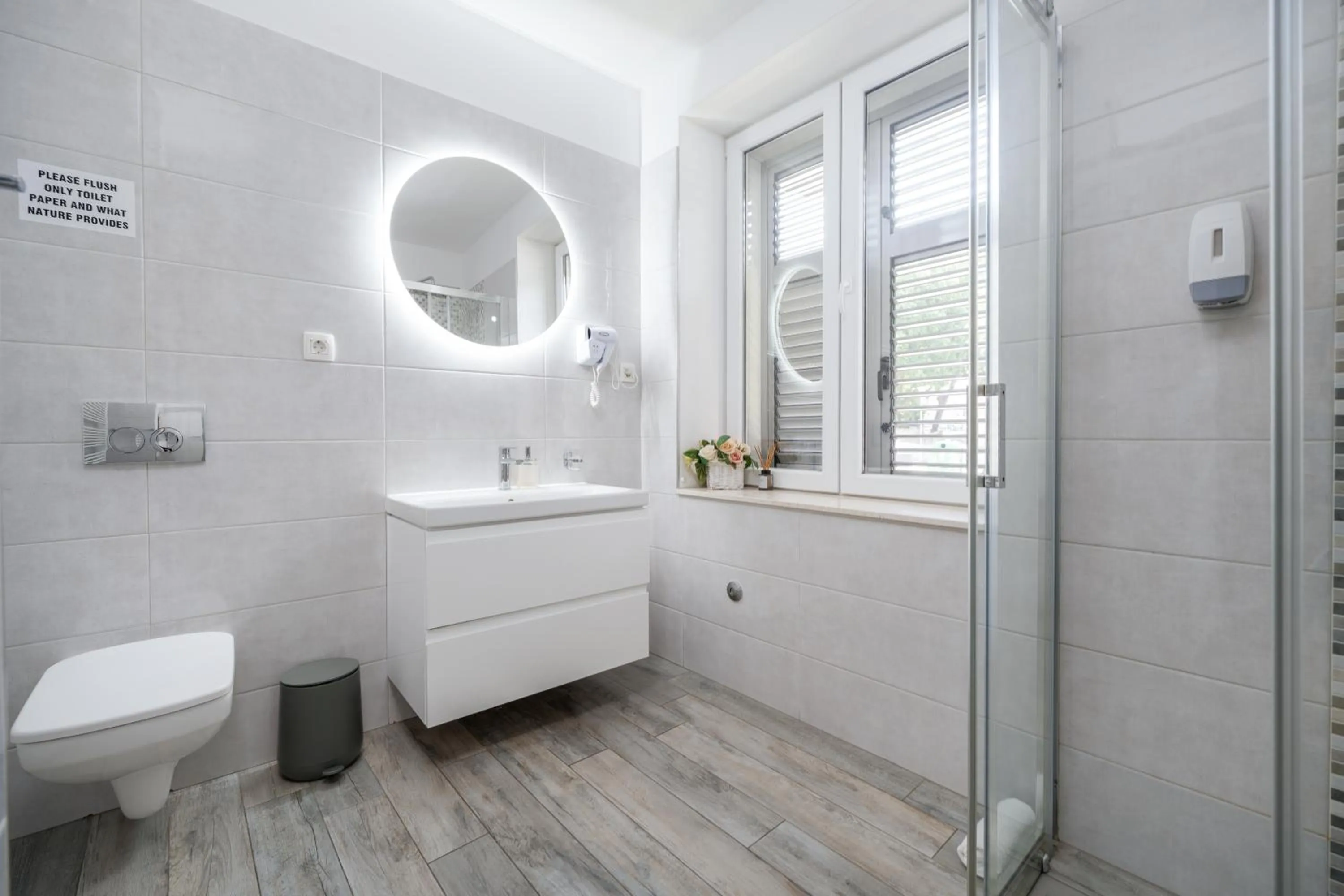 Luxury Rooms Floramye