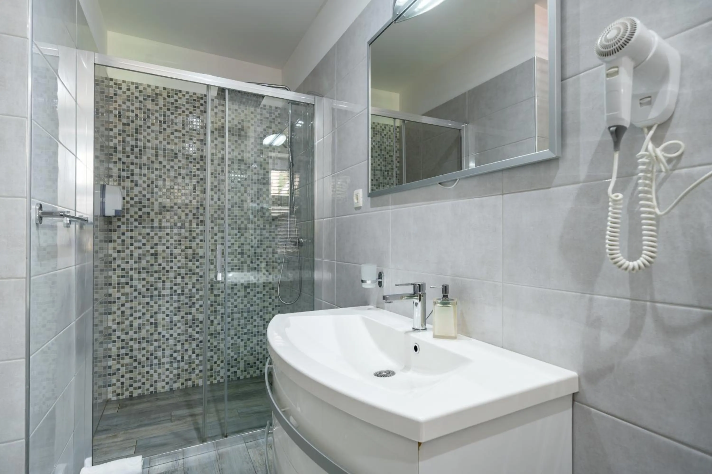 Luxury Rooms Floramye