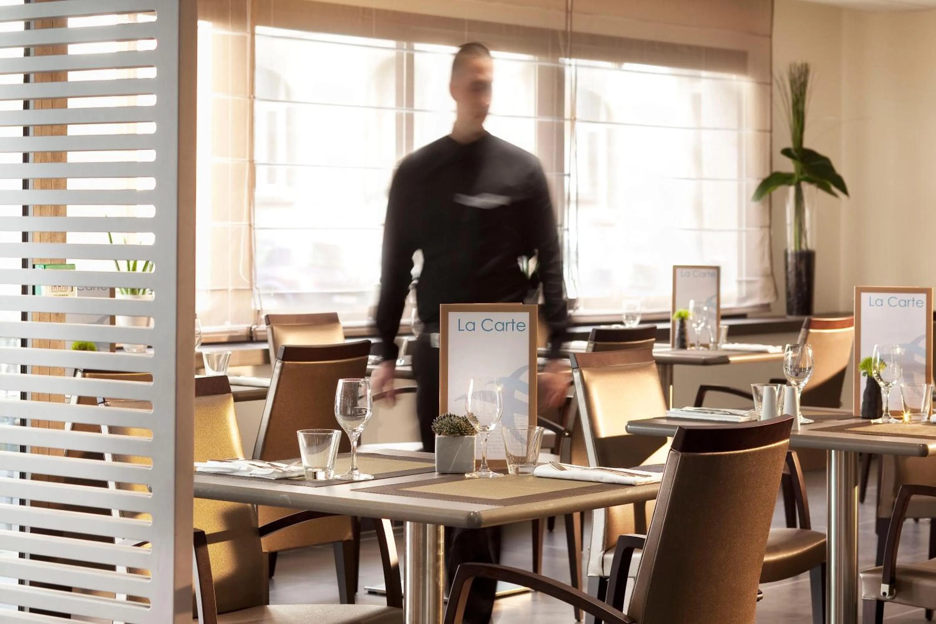 Staff in Escale Oceania Quimper Centre