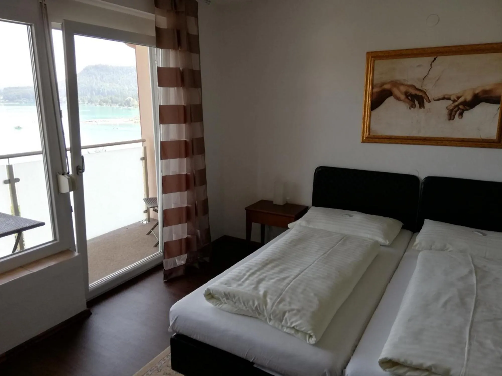 Photo of the whole room, Bed in Hotel Faaker See Inn by S4Y