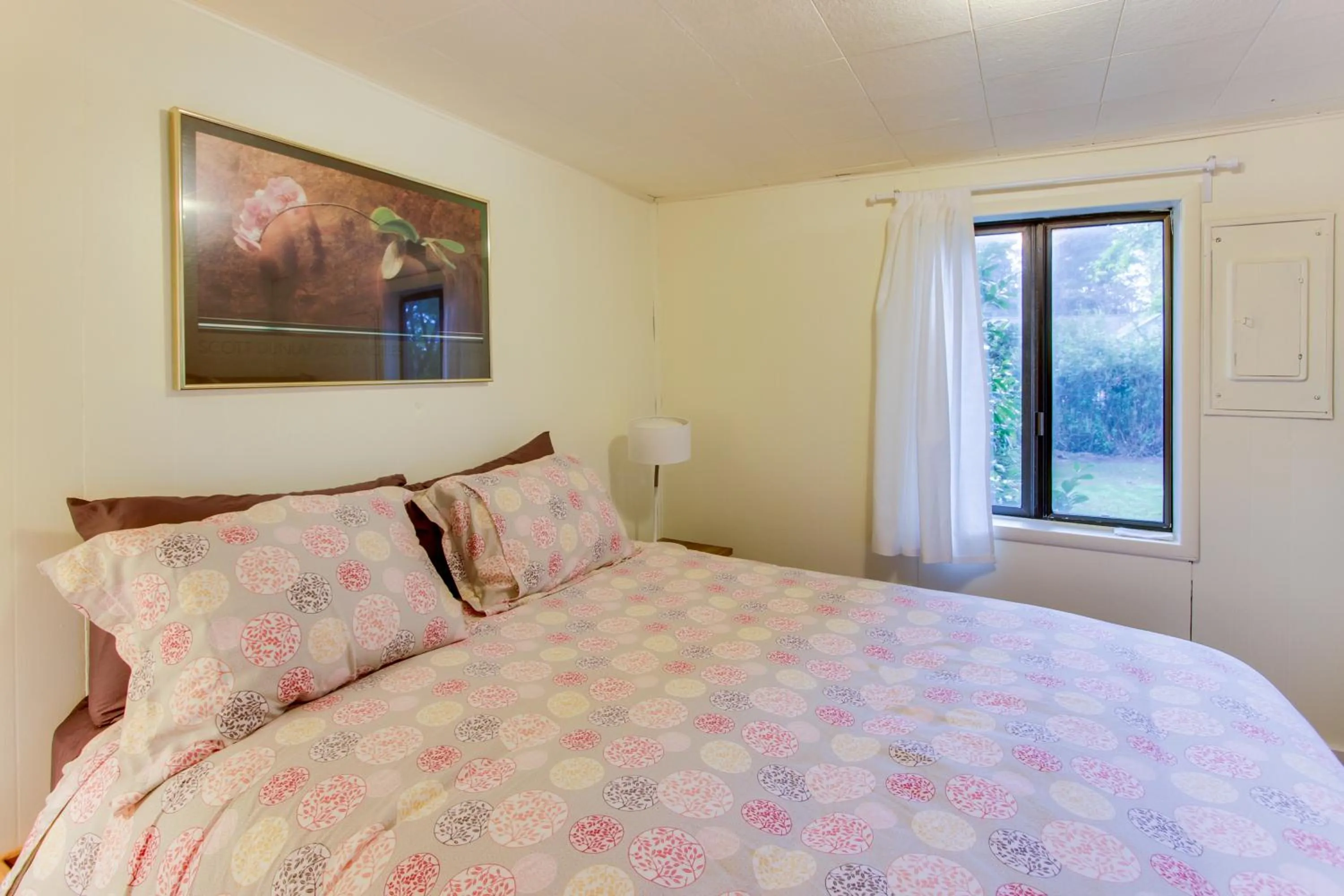 Bed in Ridge Path Cottage