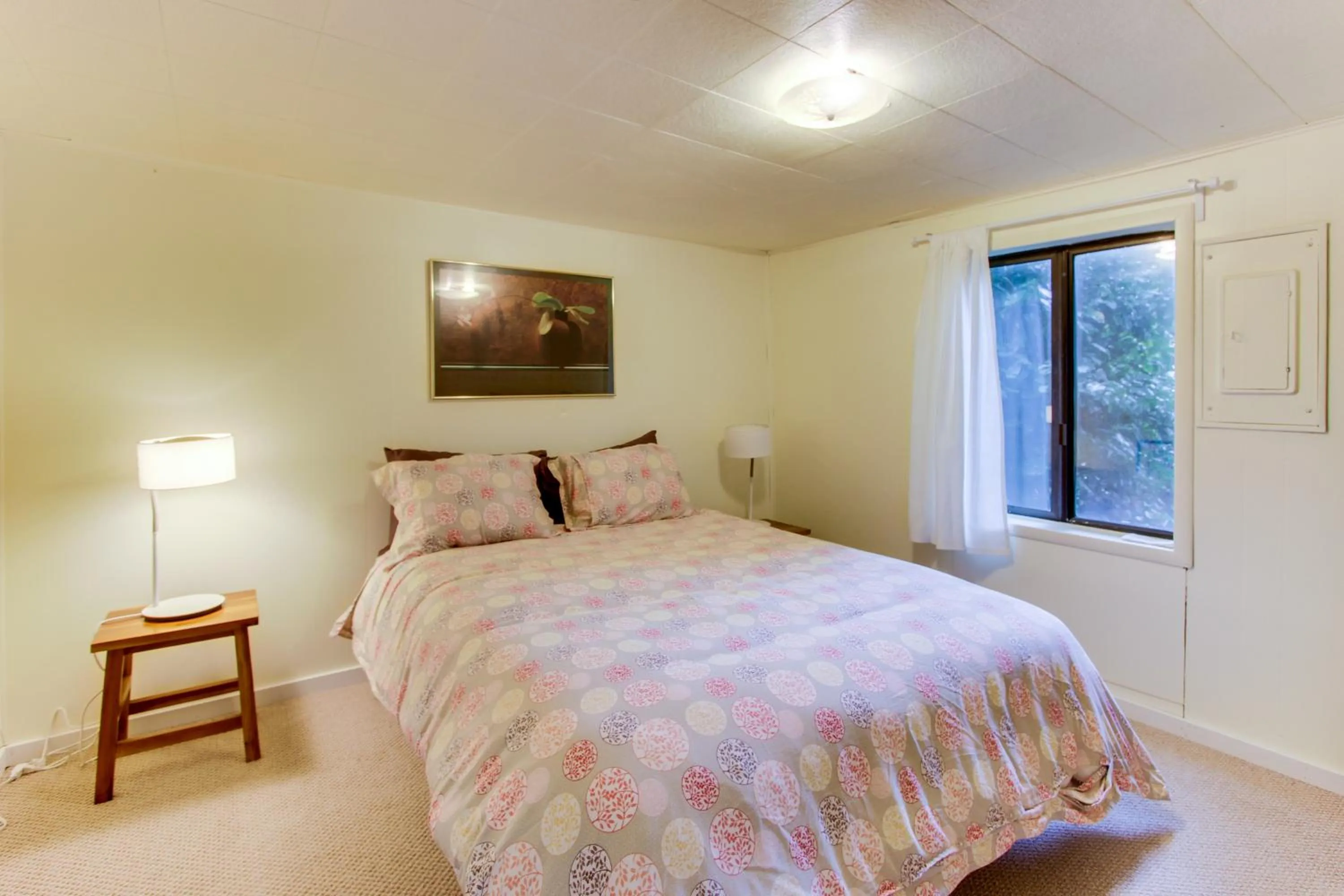 Bed in Ridge Path Cottage