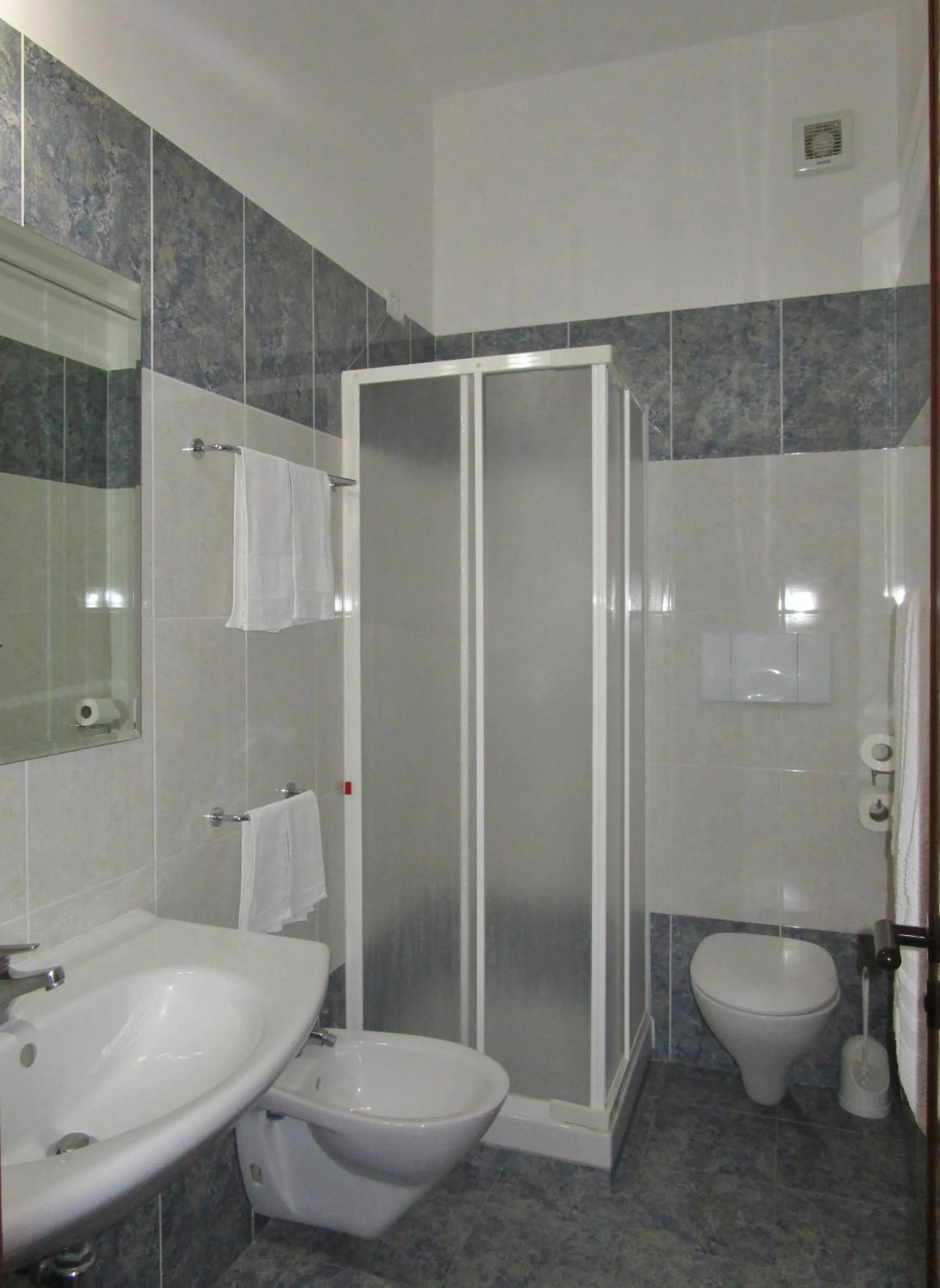 Shower in Hotel Ponte