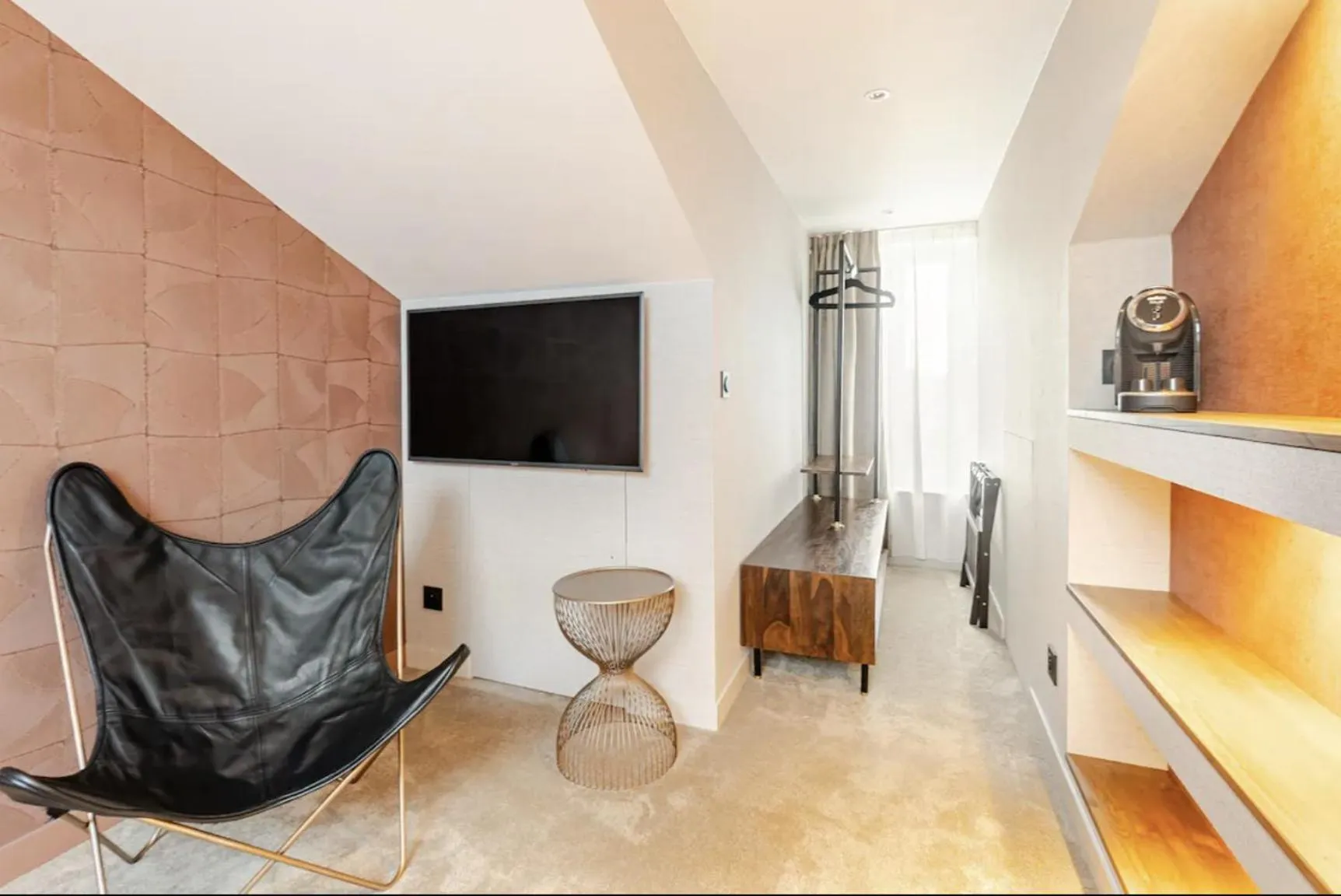 TV and multimedia in Atypik Hotel