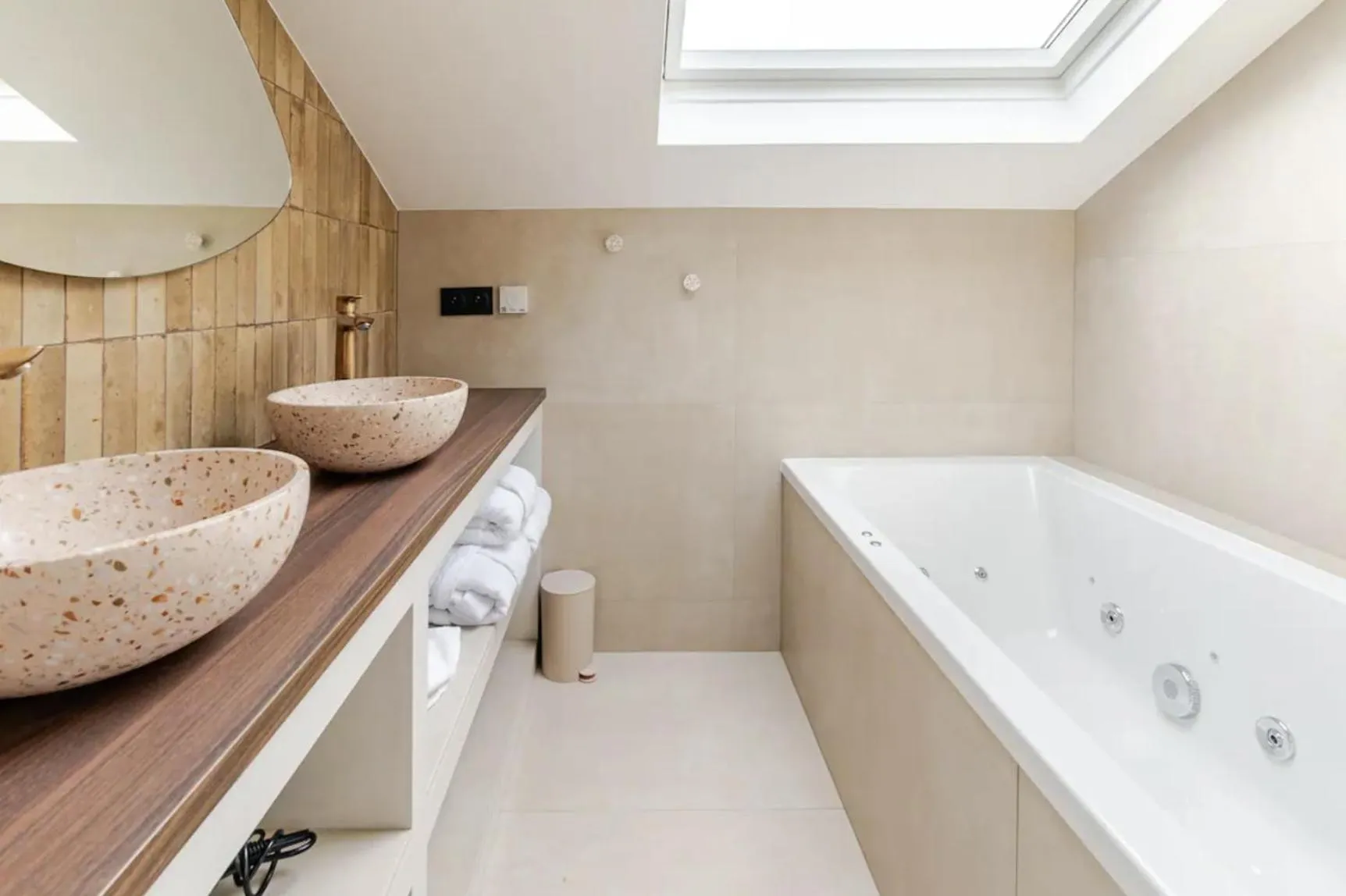 Hot Tub in Atypik Hotel