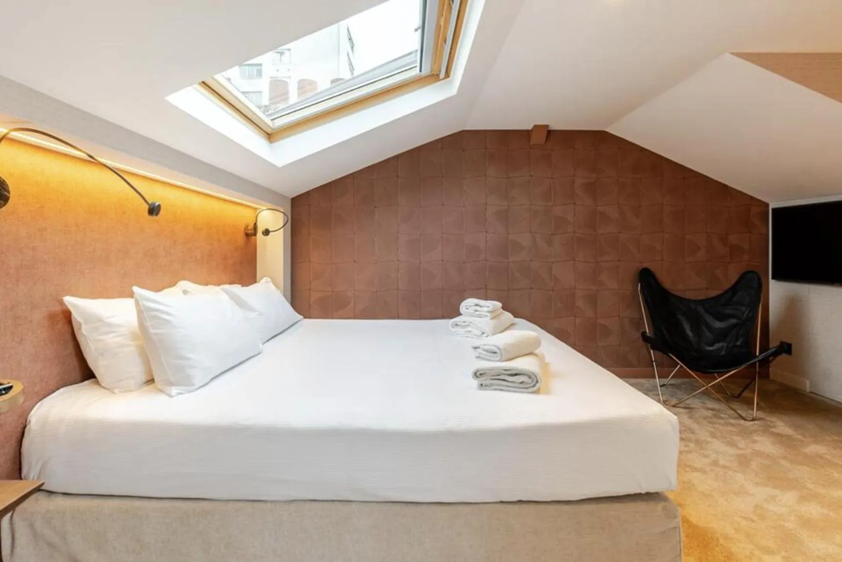 Photo of the whole room, Bed in Atypik Hotel