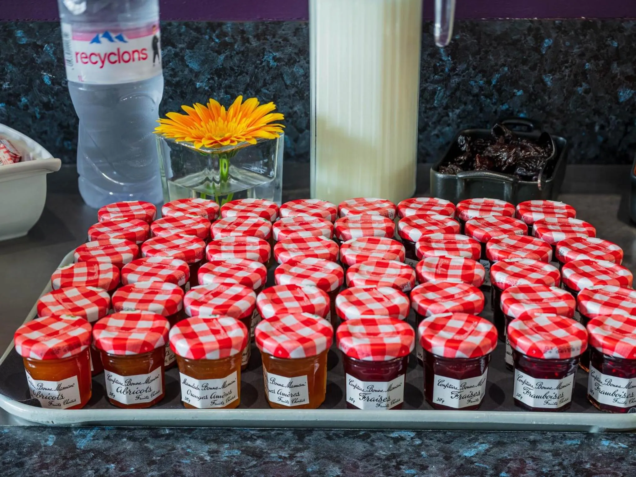 Buffet breakfast in Noemys Valence Nord - hotel restaurant