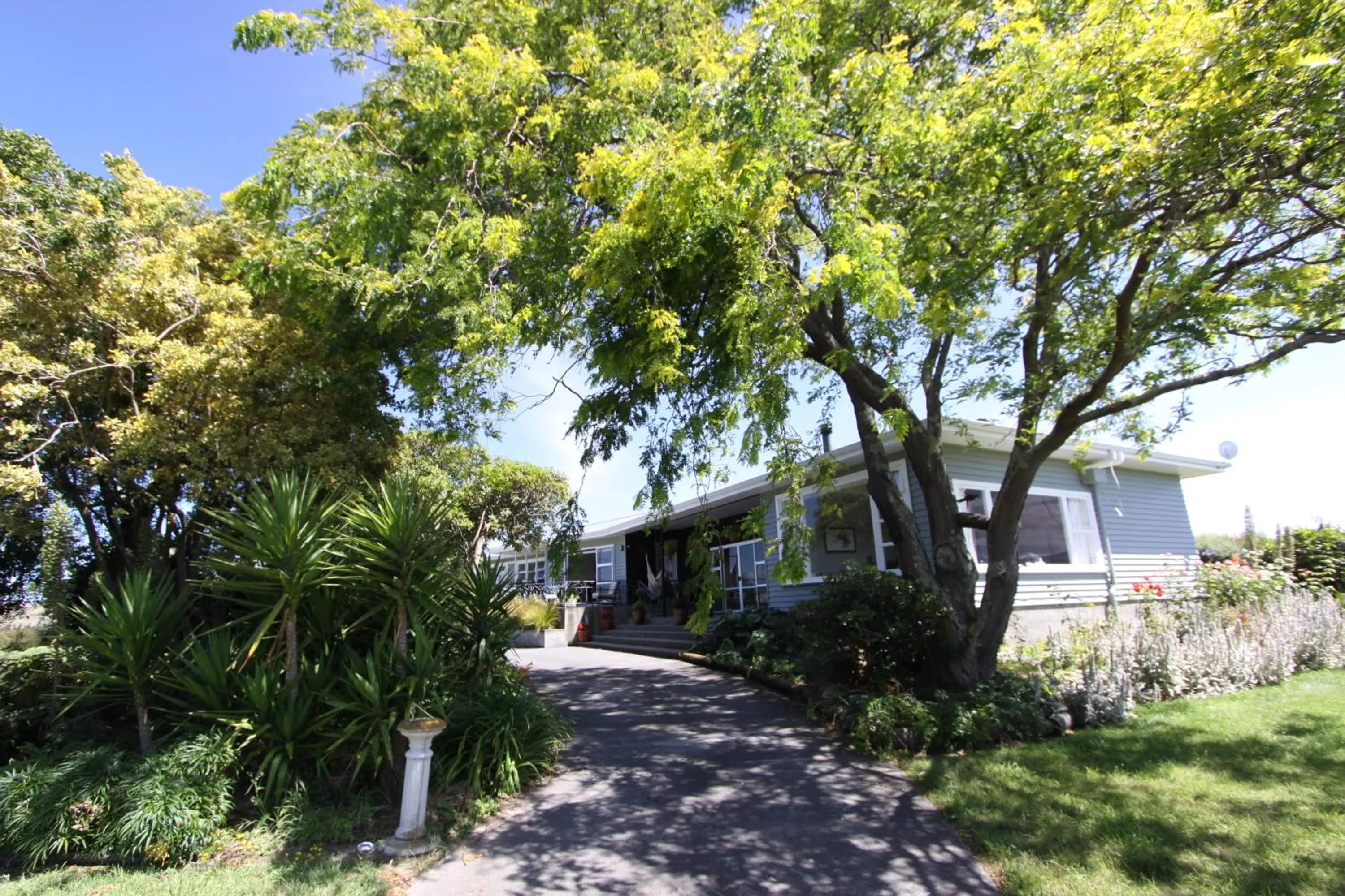 Facade/entrance in Languor B&B