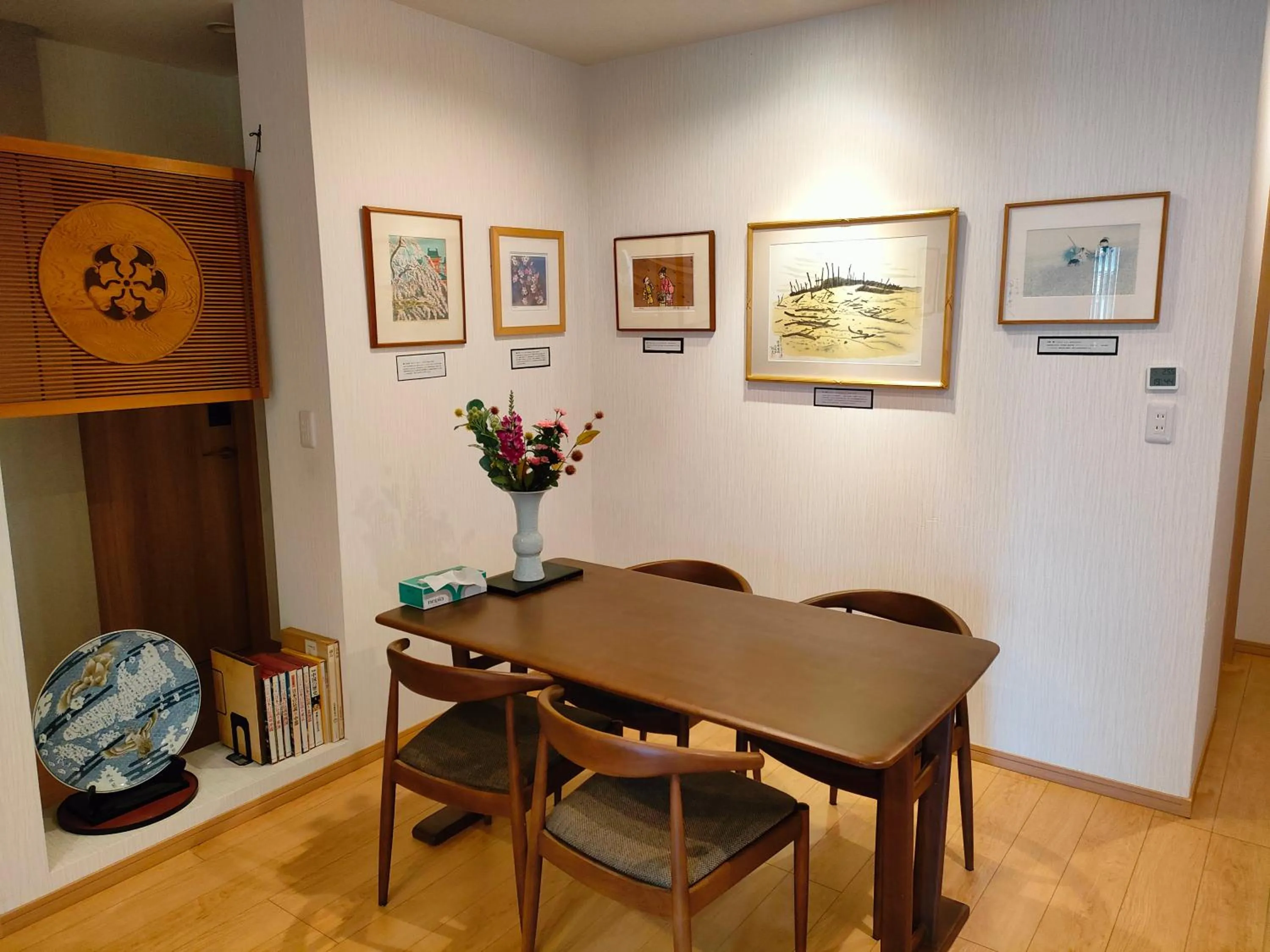 Dining Area in Nara Deer Hostel - Foreigners Only