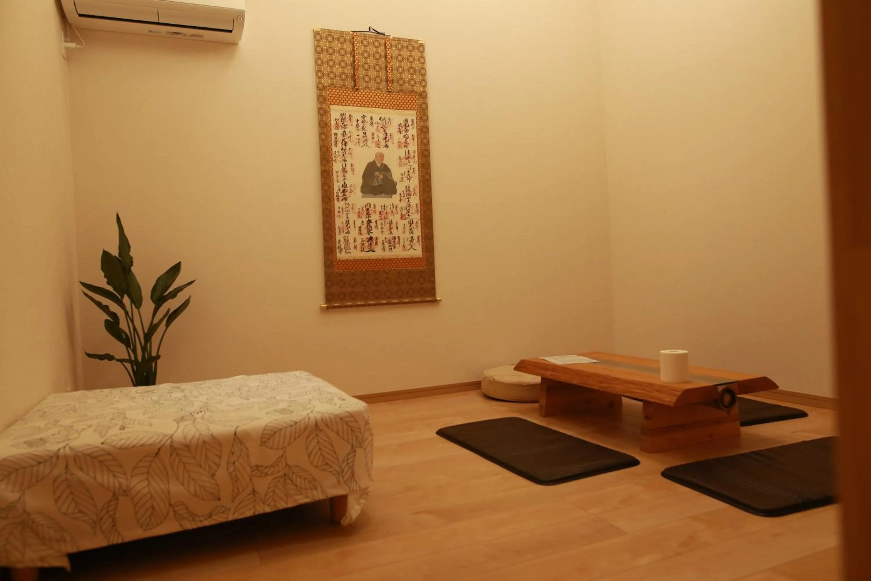 Communal lounge/ TV room, Bed in Nara Deer Hostel - Foreigners Only