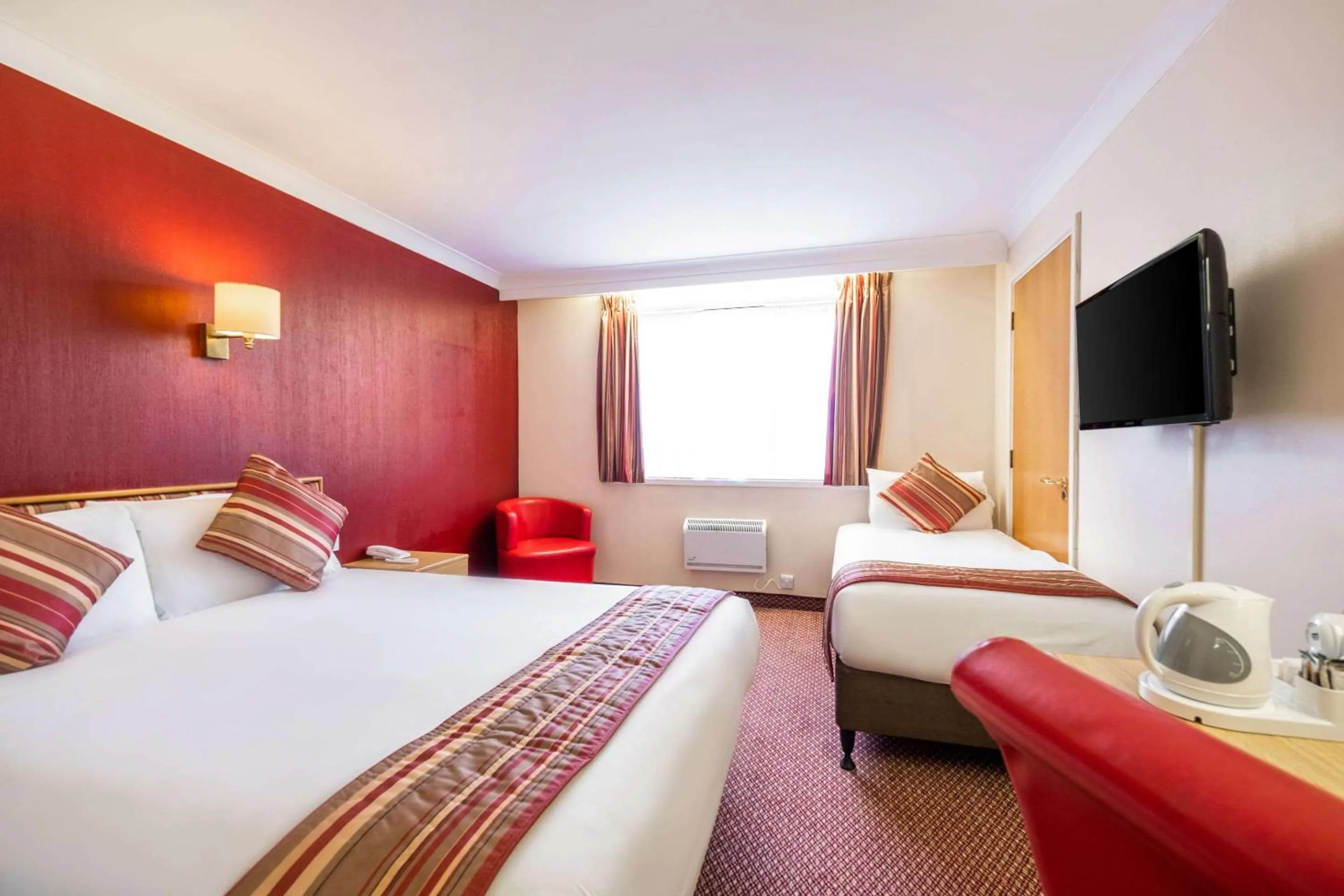 Photo of the whole room, Bed in Comfort Inn Arundel