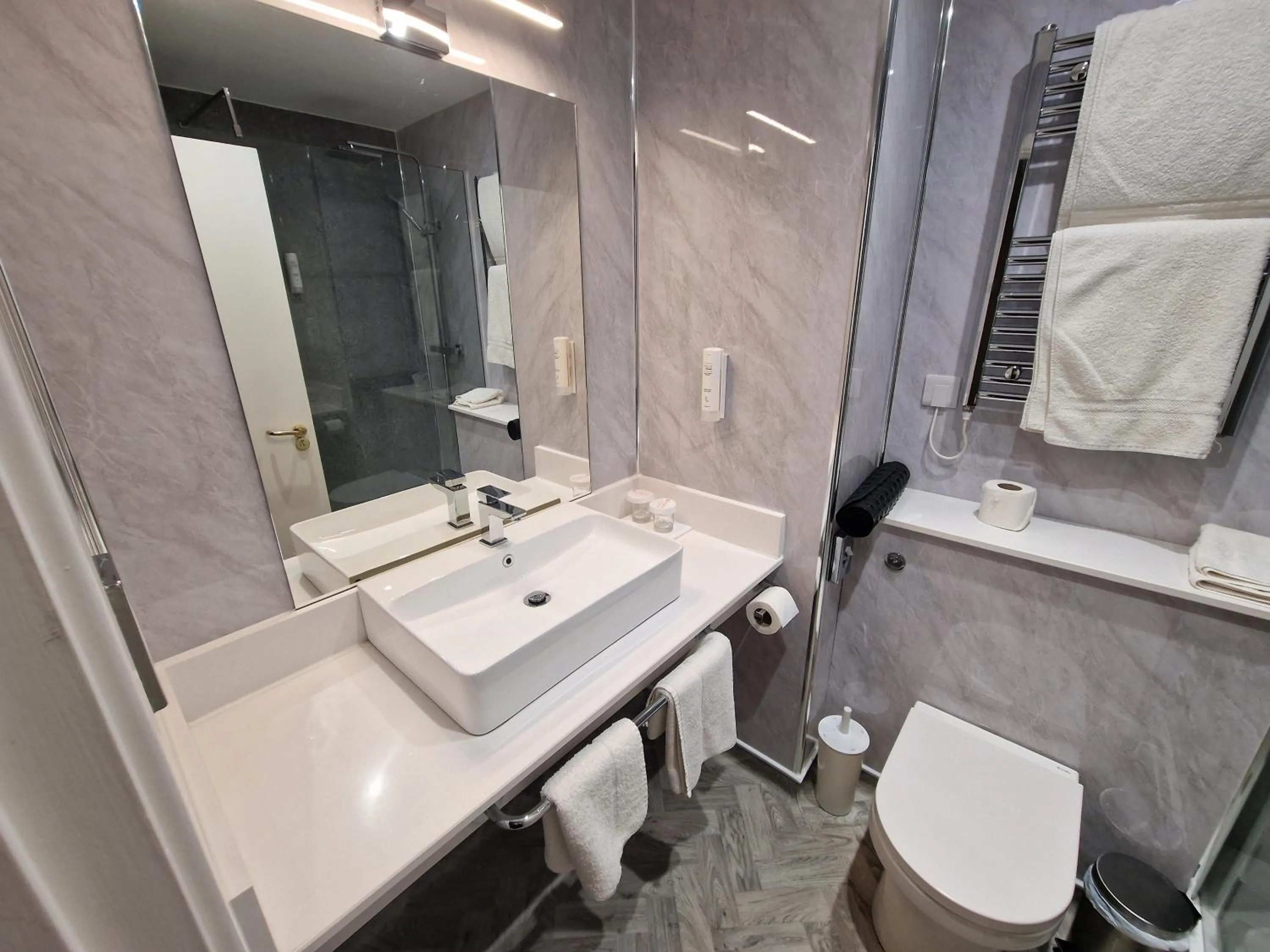 Bathroom in Comfort Inn Arundel