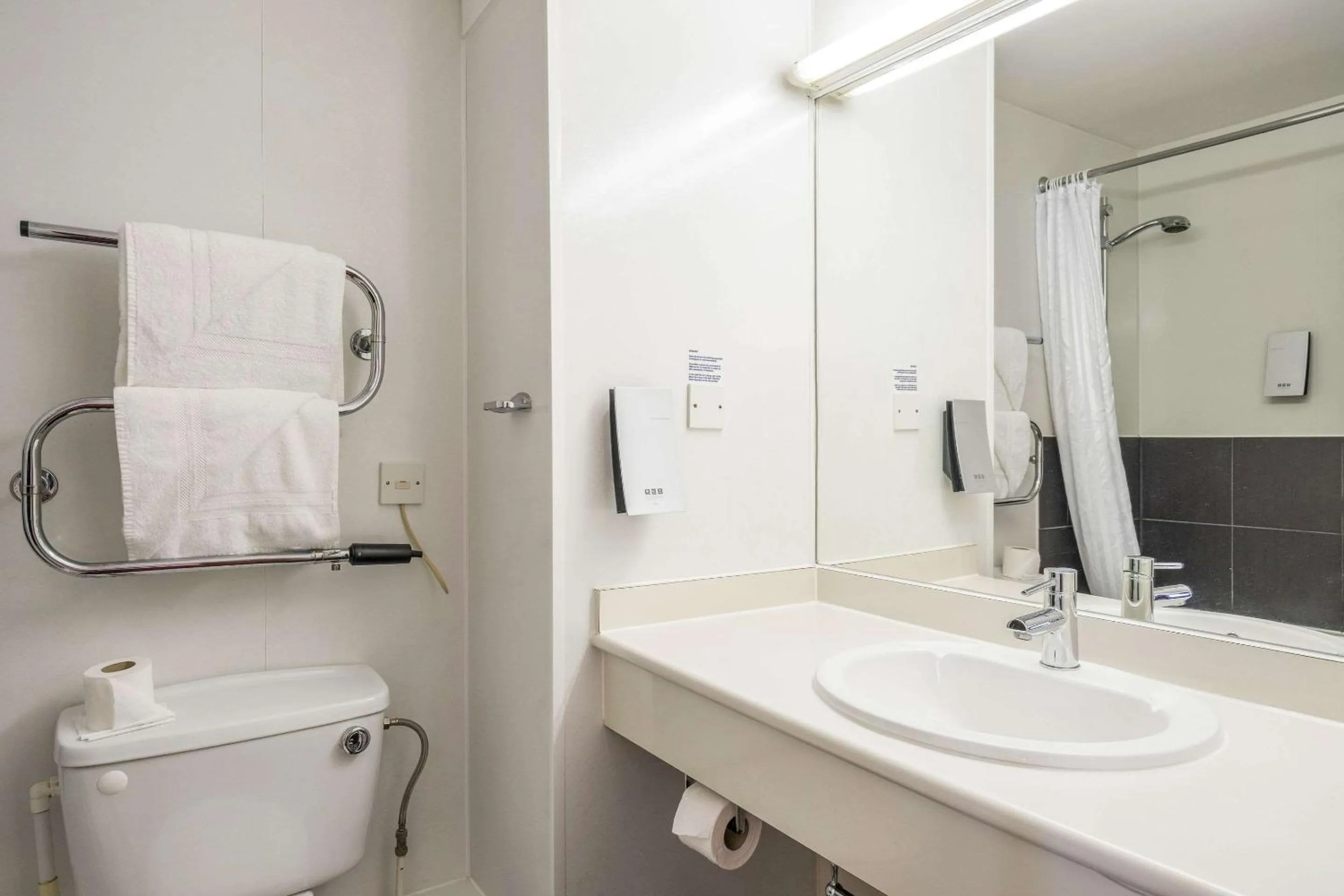 Bedroom in Comfort Inn Arundel