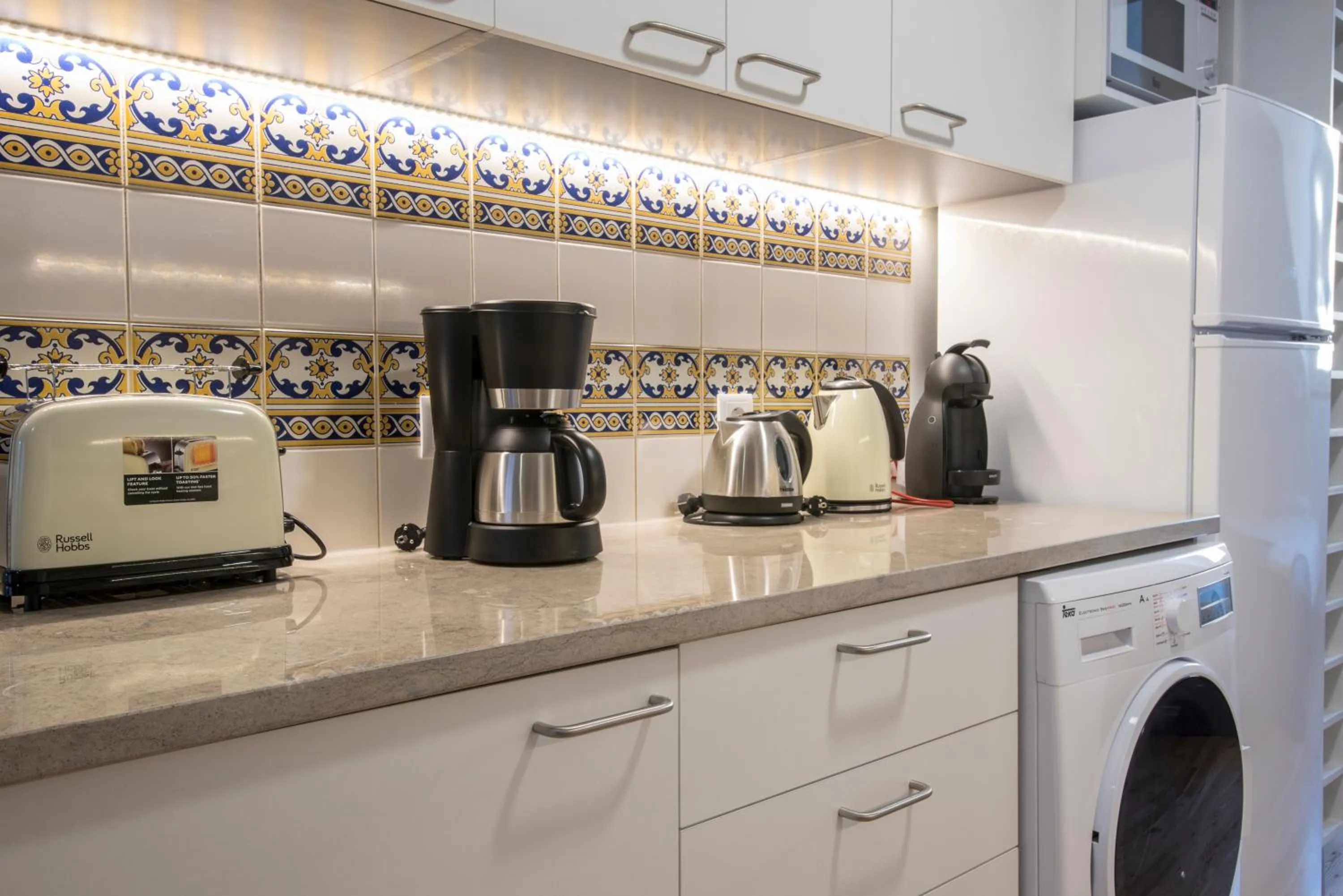 Coffee/tea facilities in Downtown Boutique Duplex