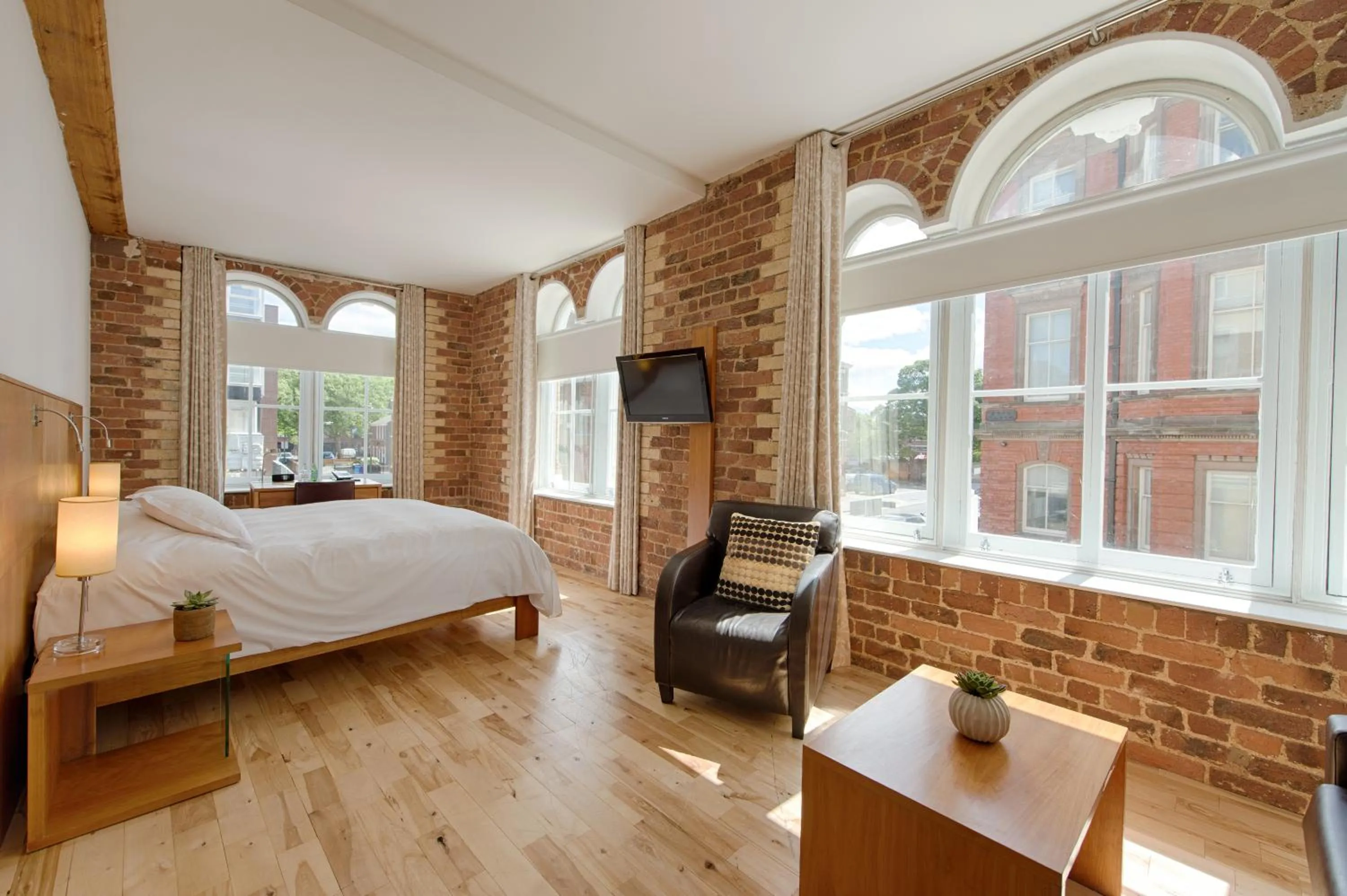Photo of the whole room, Bed in Hope Street Hotel