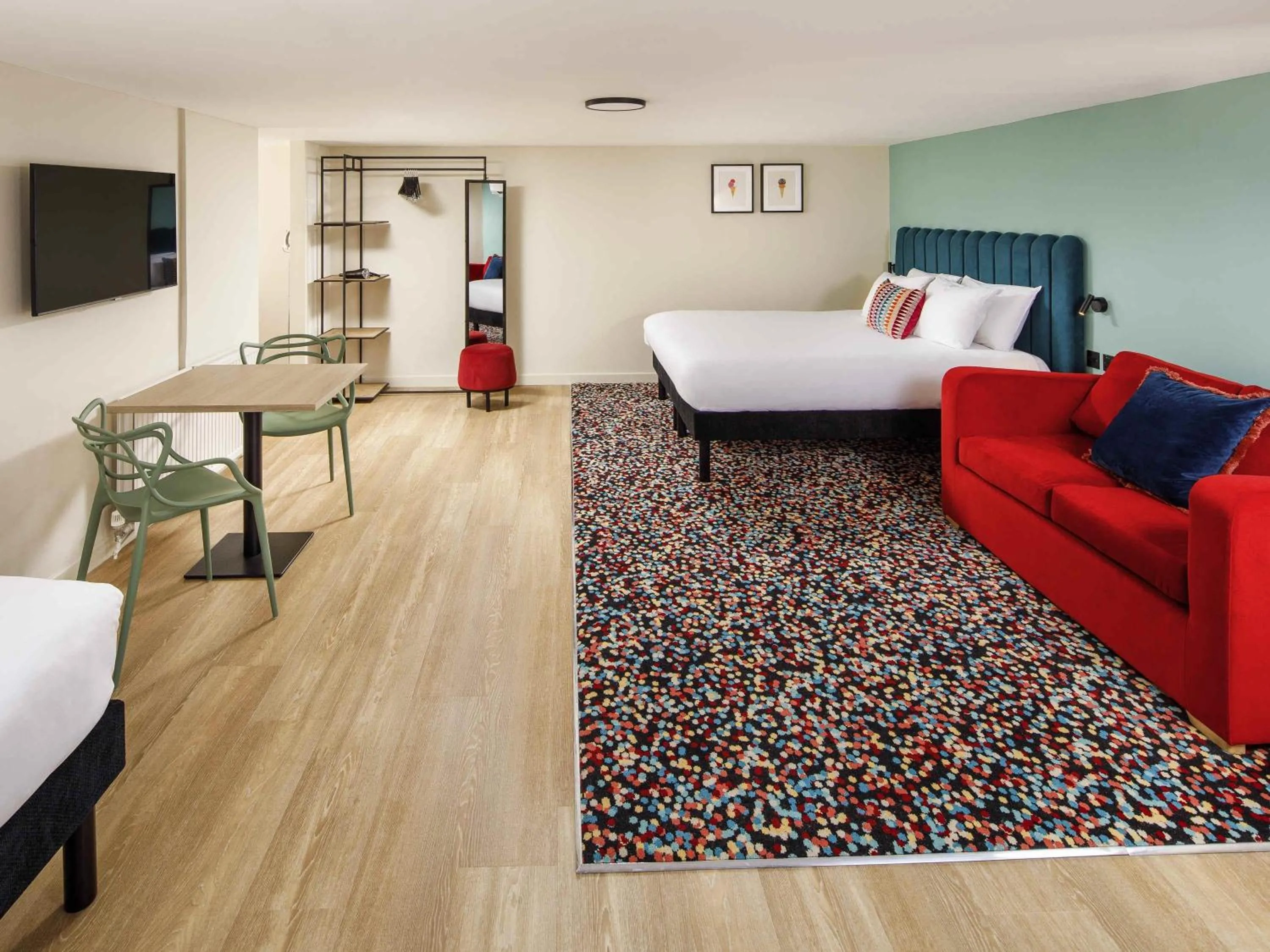 Bedroom, Bed in ibis Styles Bournemouth