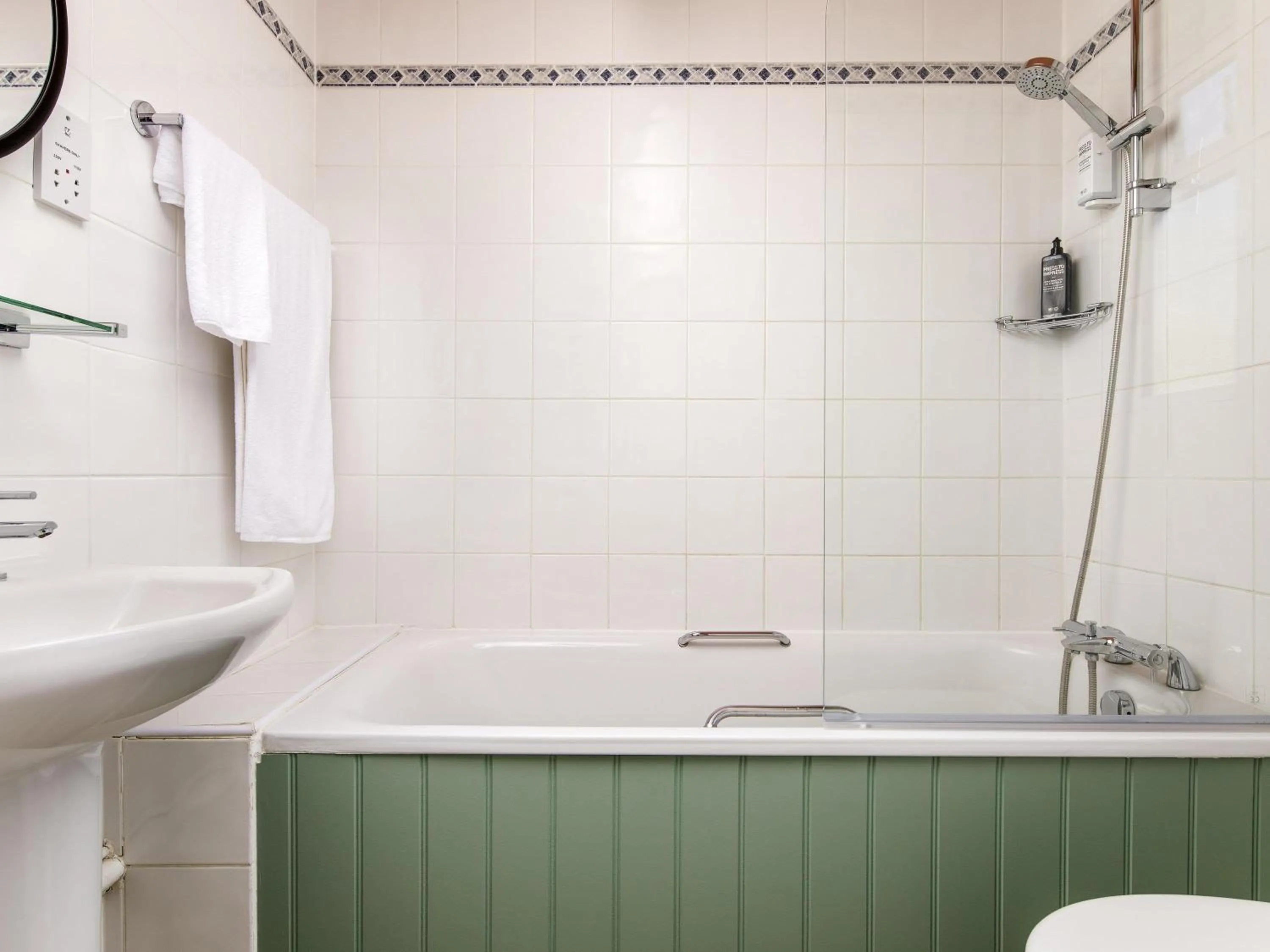 Bedroom in ibis Styles Bournemouth