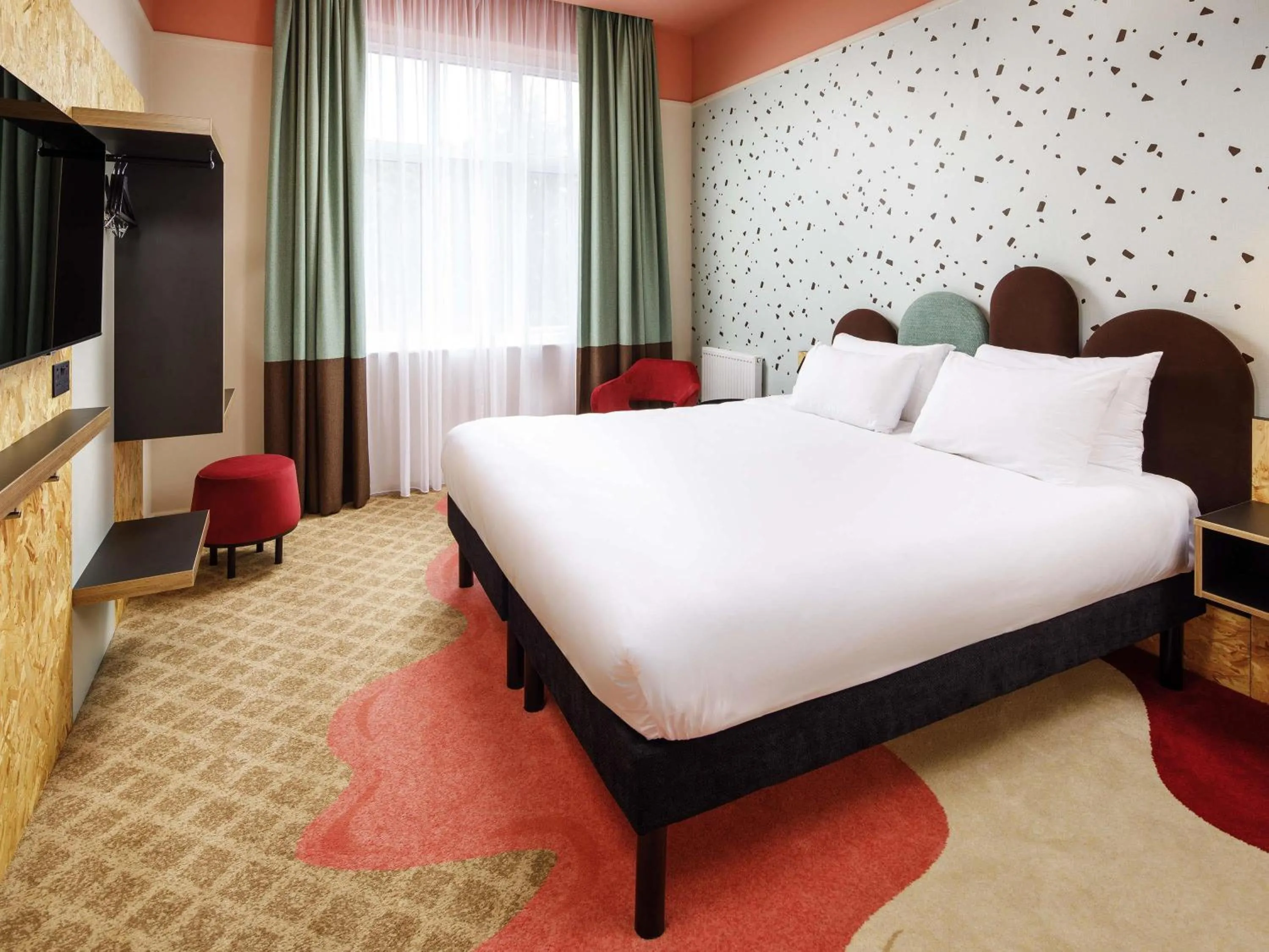 Bedroom, Bed in ibis Styles Bournemouth