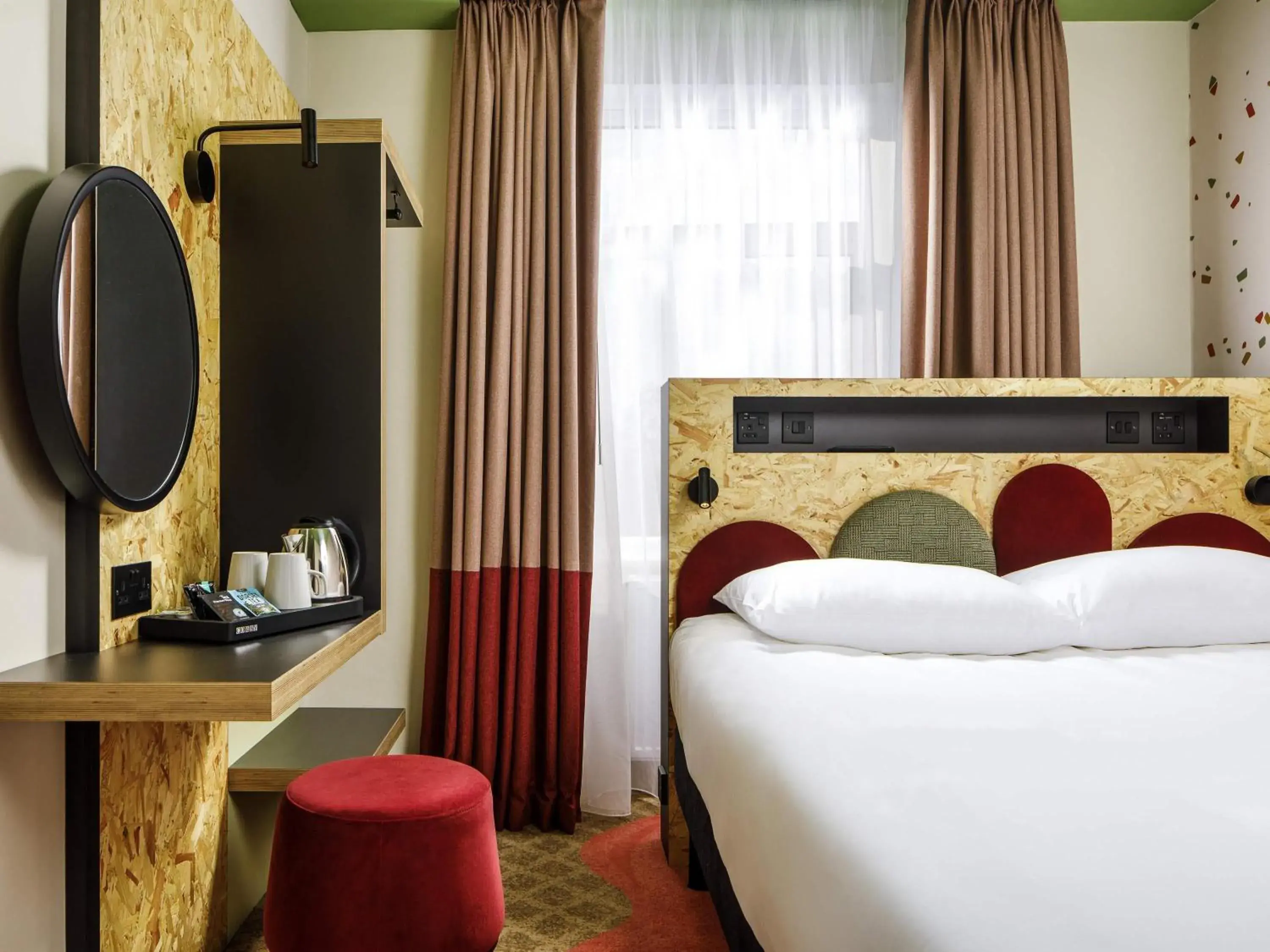 Compact Room in ibis Styles Bournemouth Compact Room in ibis Styles Bournemouth