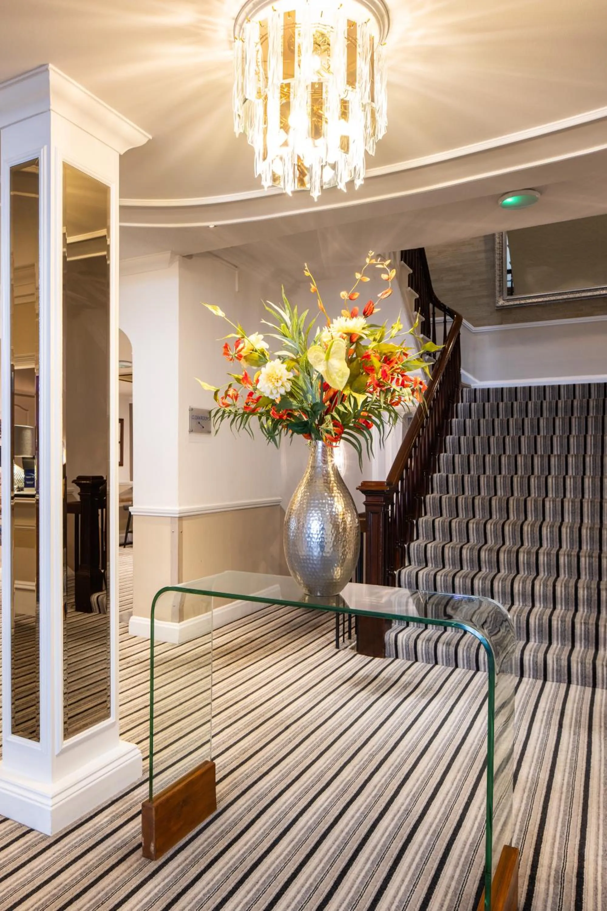 Lobby or reception in Best Western Royal Hotel