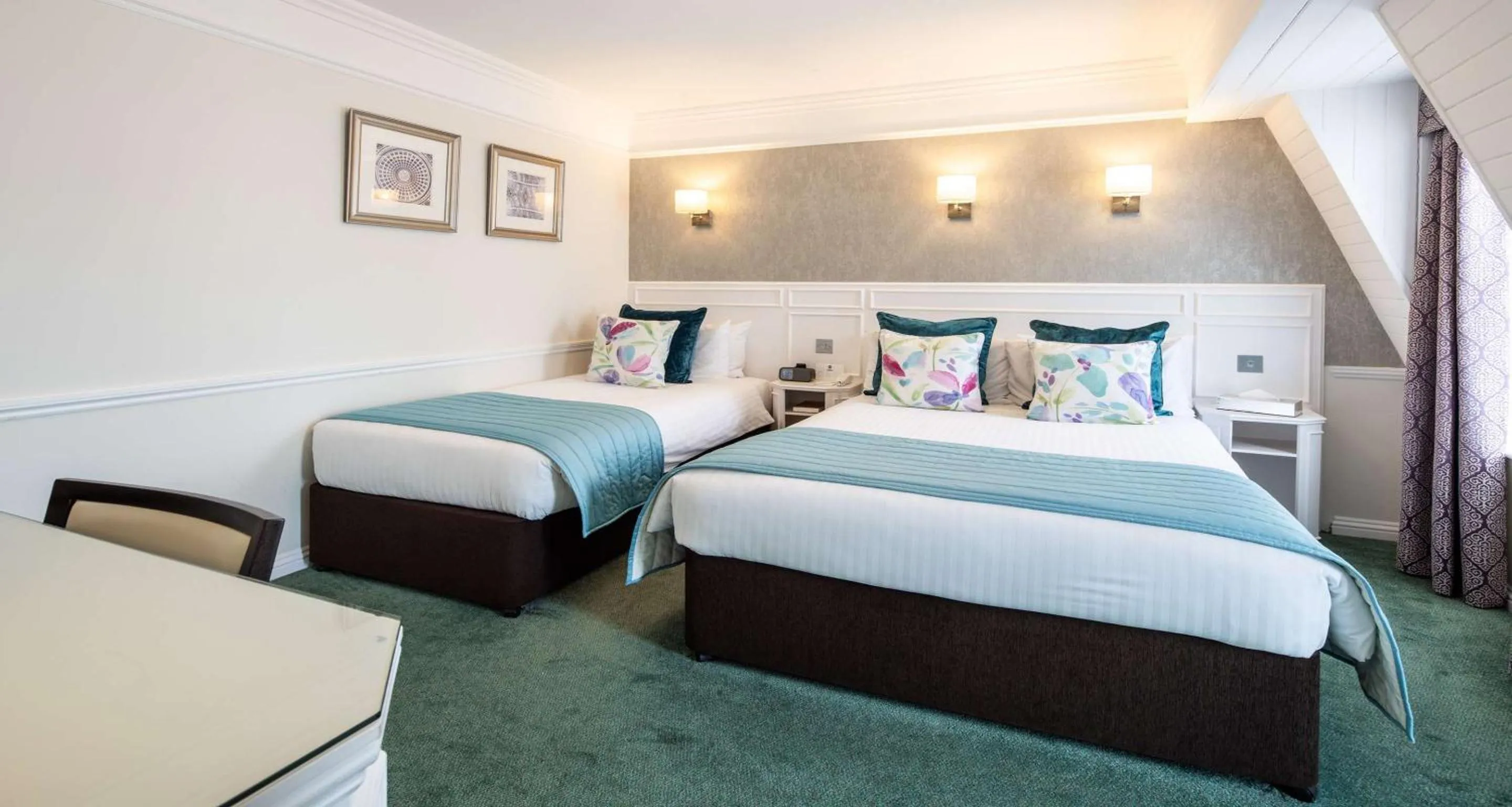 Photo of the whole room, Bed in Best Western Royal Hotel