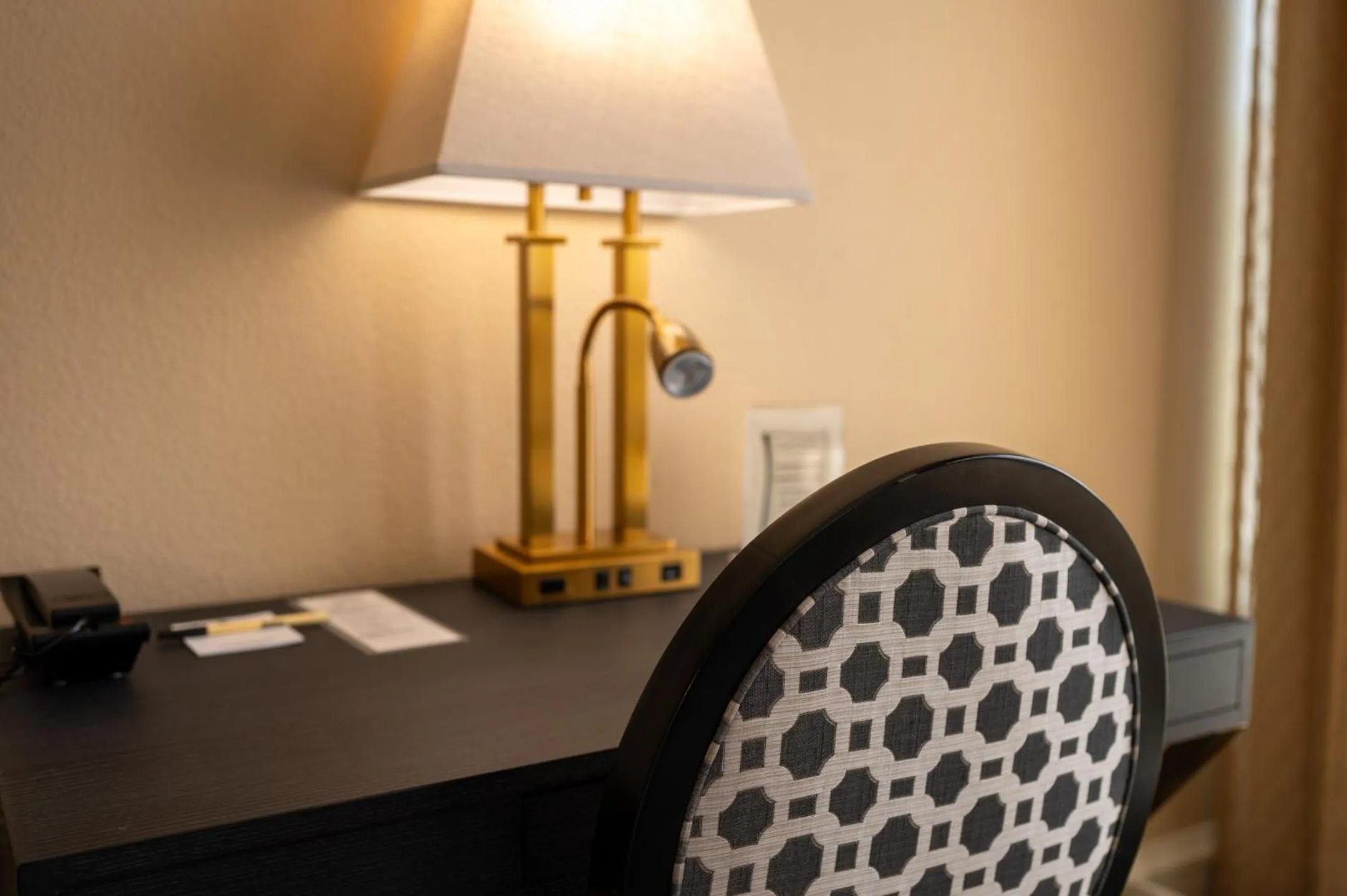 Seating area in Gaslamp Plaza Suites