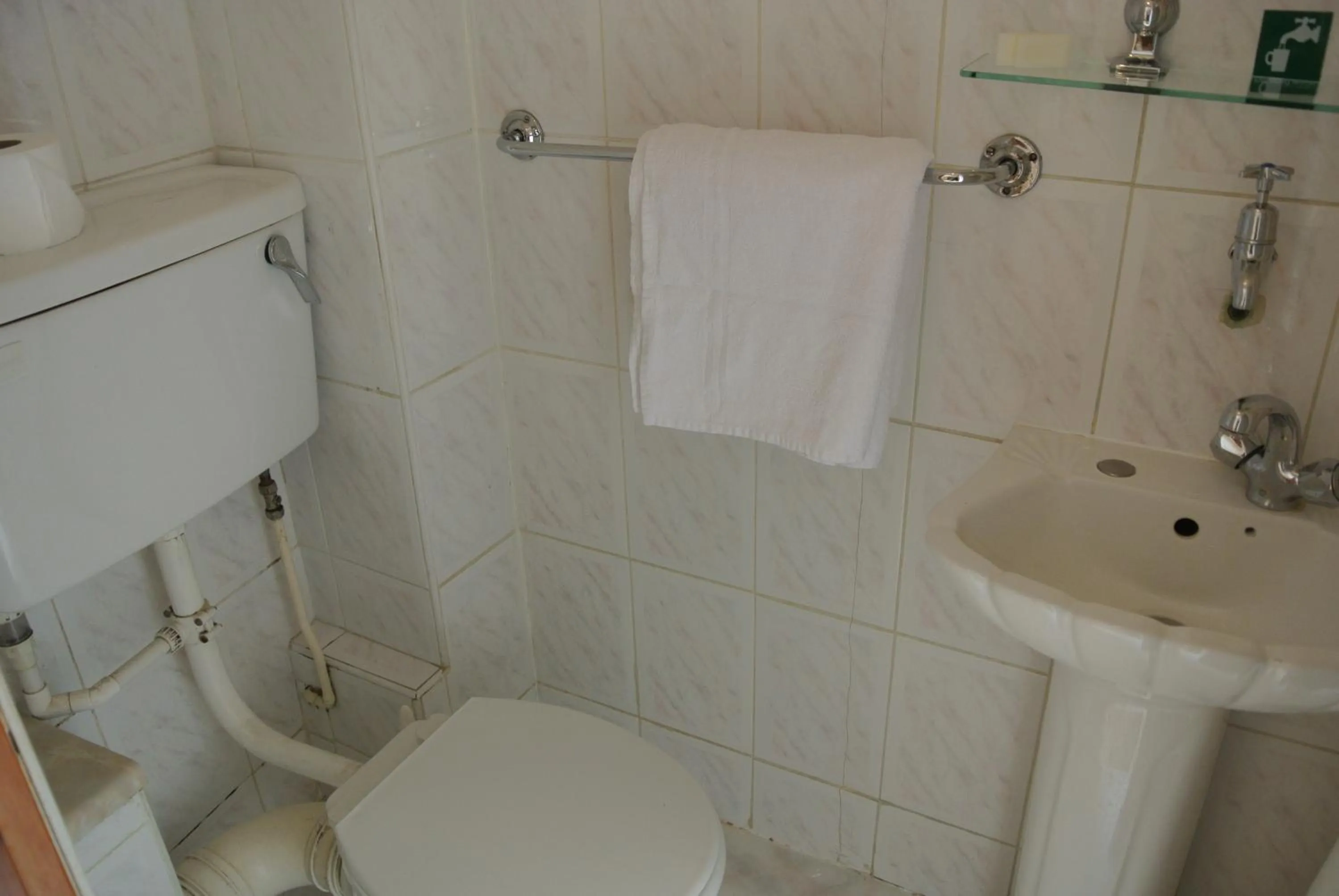 Bathroom in Carlton Hotel