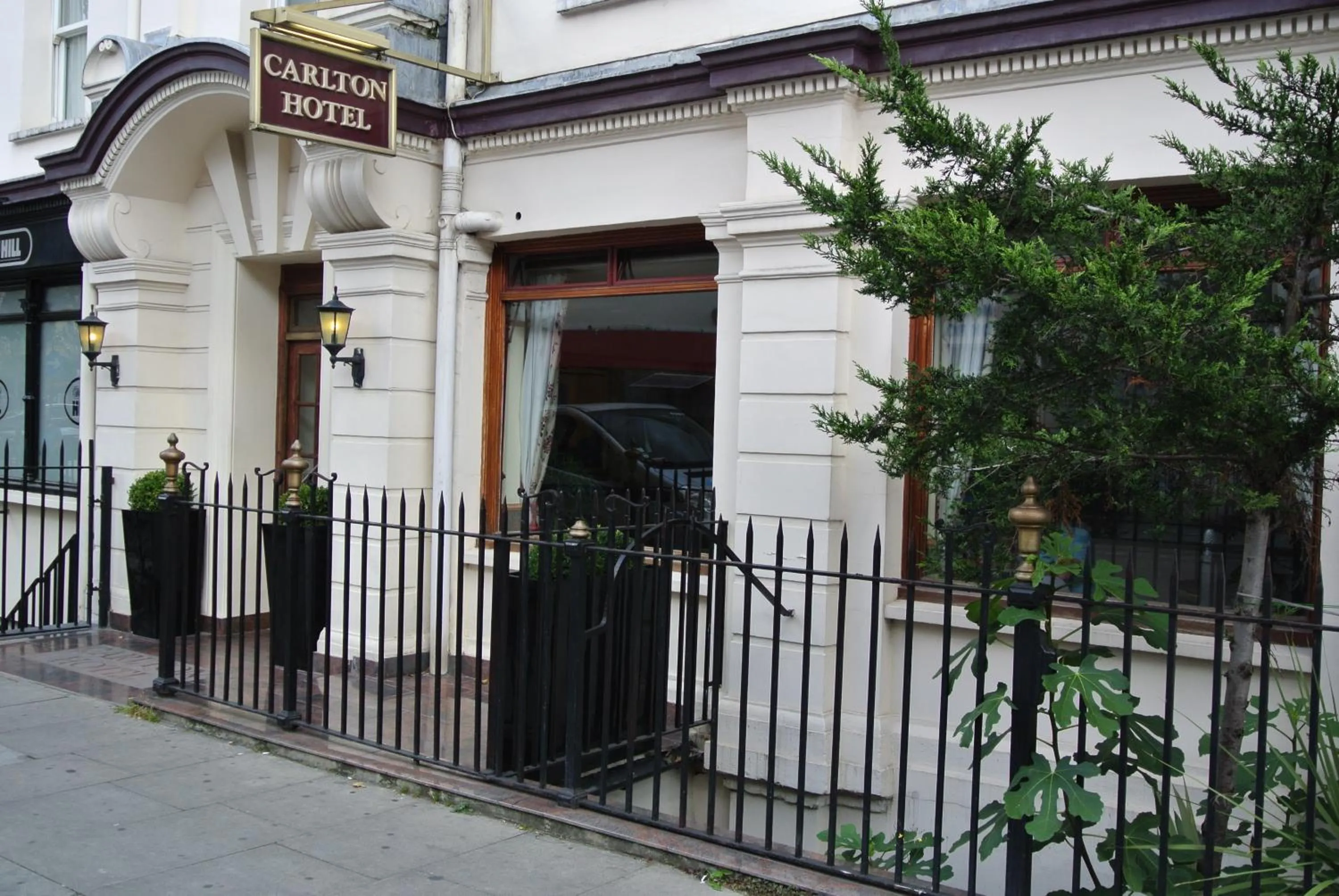 Facade/entrance in Carlton Hotel