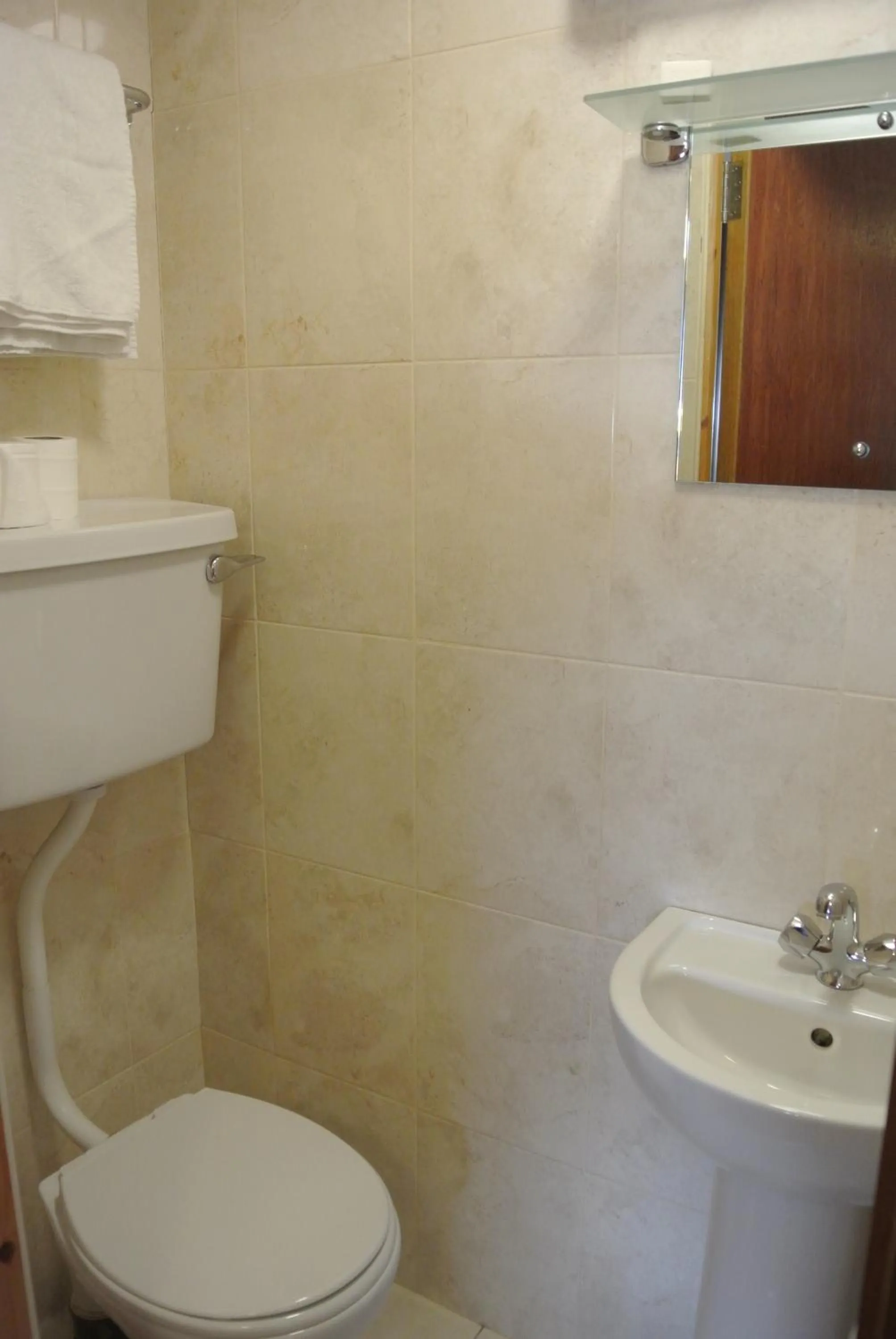 Bathroom in Carlton Hotel