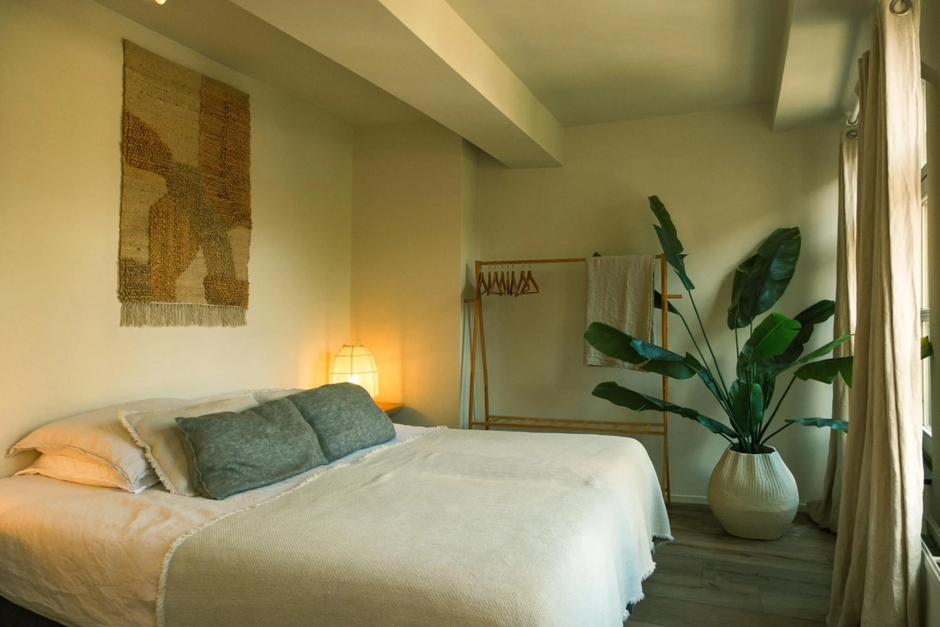 Bed in Milk and cookies