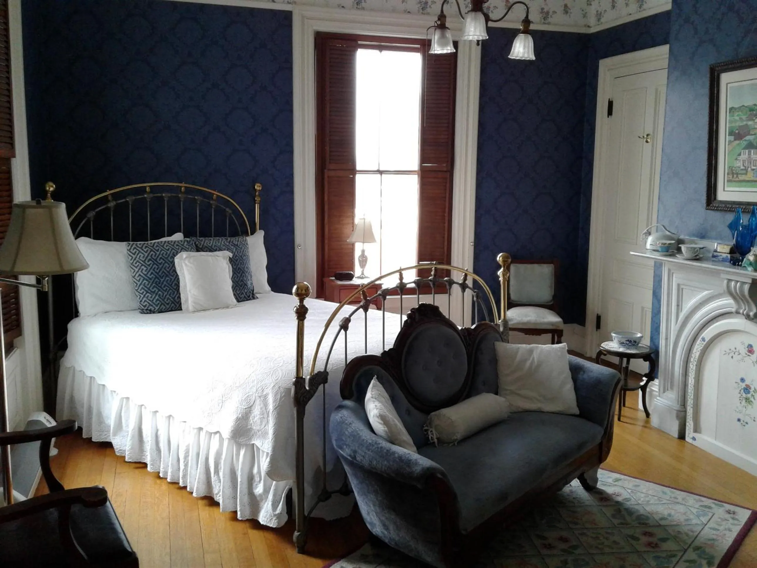 Bed in Proctor Mansion Inn