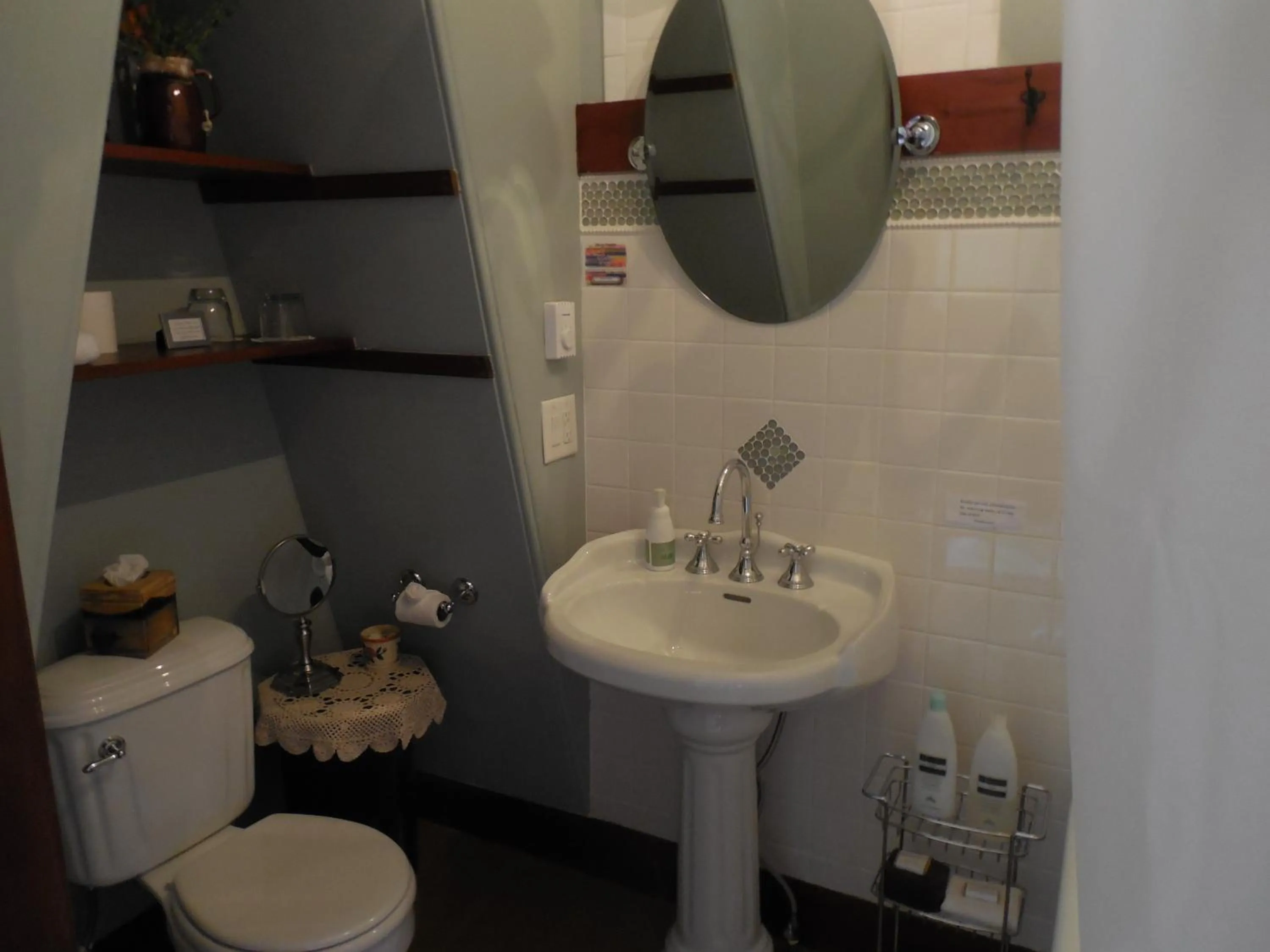 Toilet in Proctor Mansion Inn