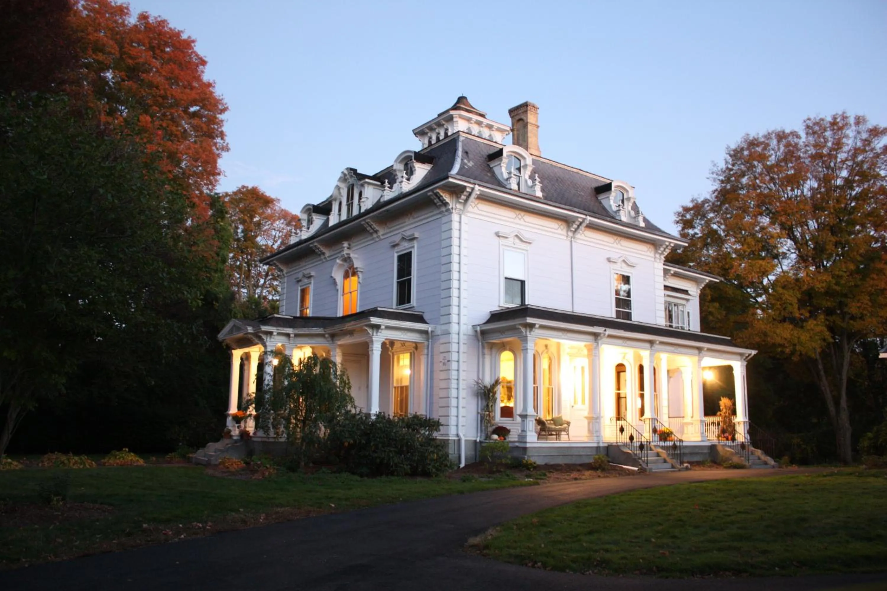 Property building in Proctor Mansion Inn