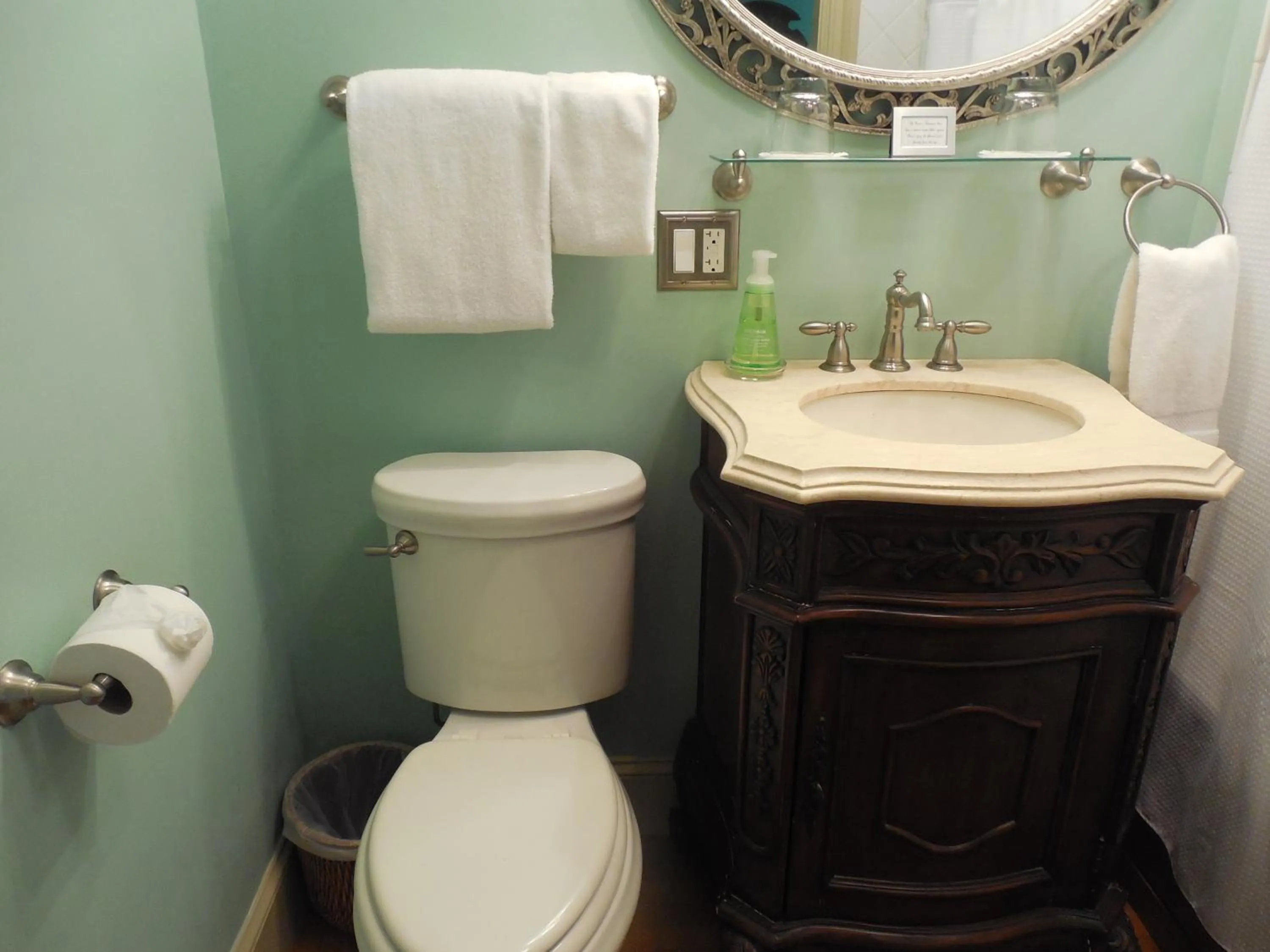 Toilet in Proctor Mansion Inn