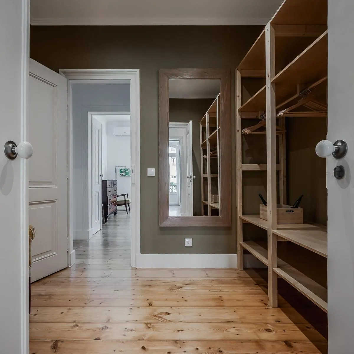 wardrobe in Casas de São Bento